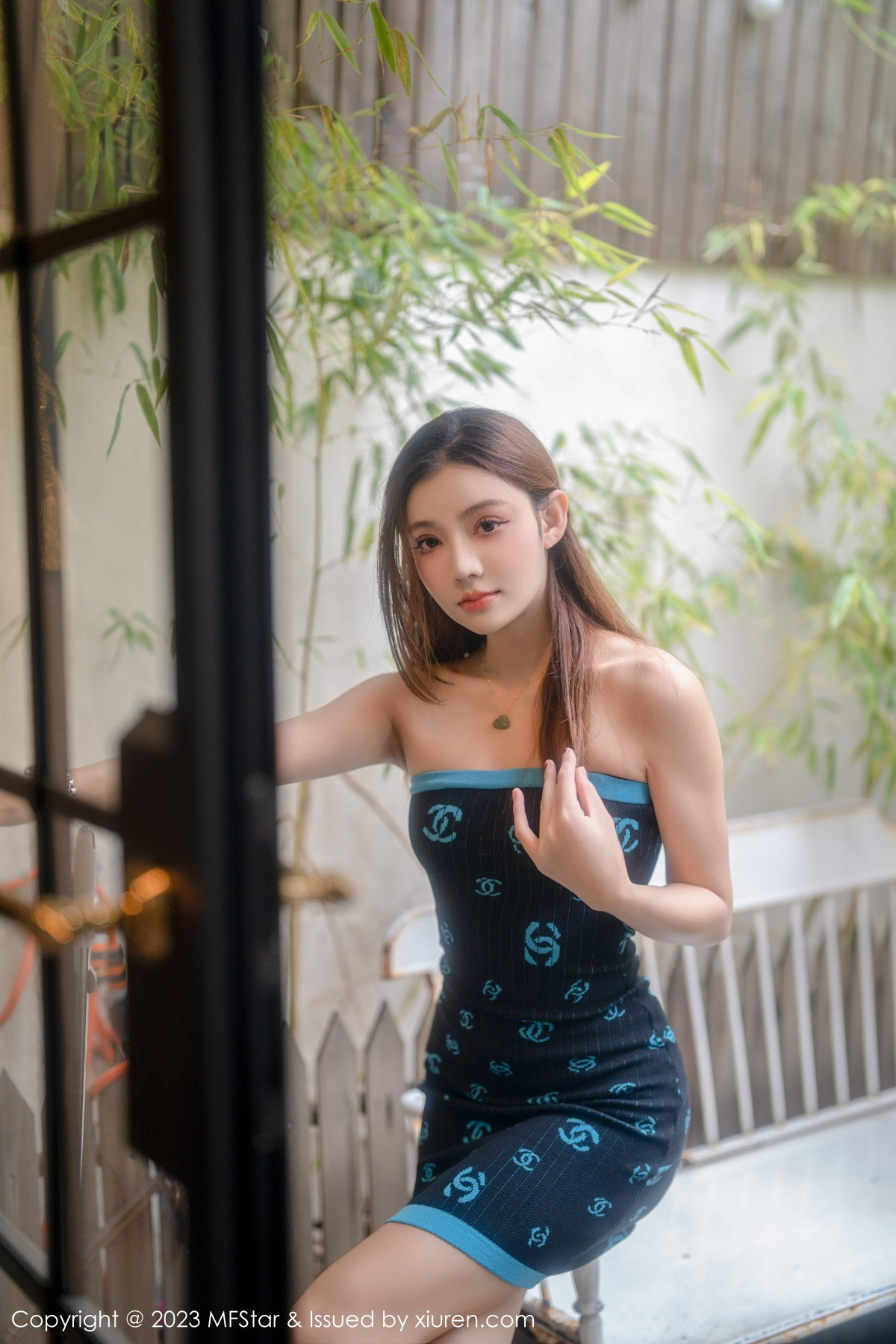[MFStar]高清写真图 2023.02.14 VOL.586 加朵babe 新人美腿
