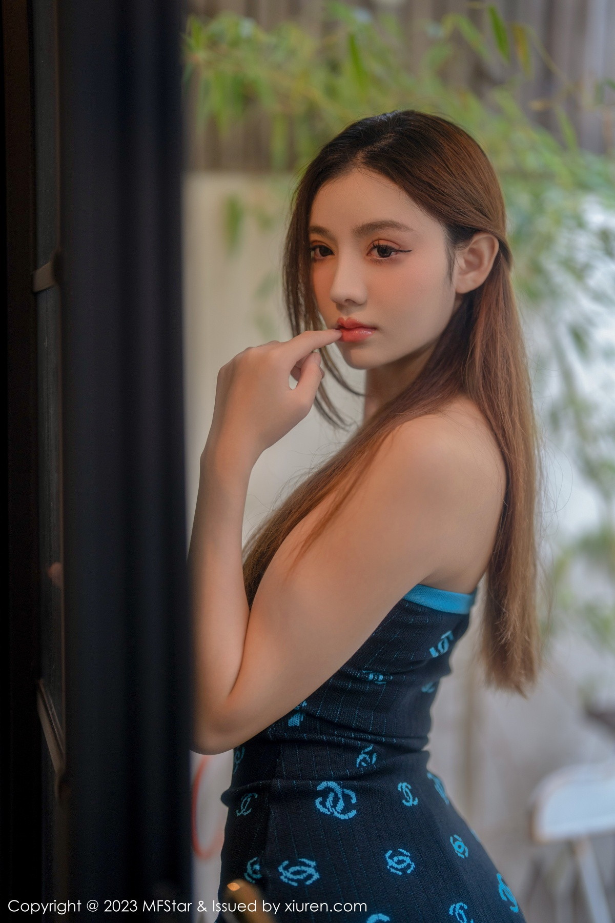 [MFStar]高清写真图 2023.02.14 VOL.586 加朵babe 新人美腿