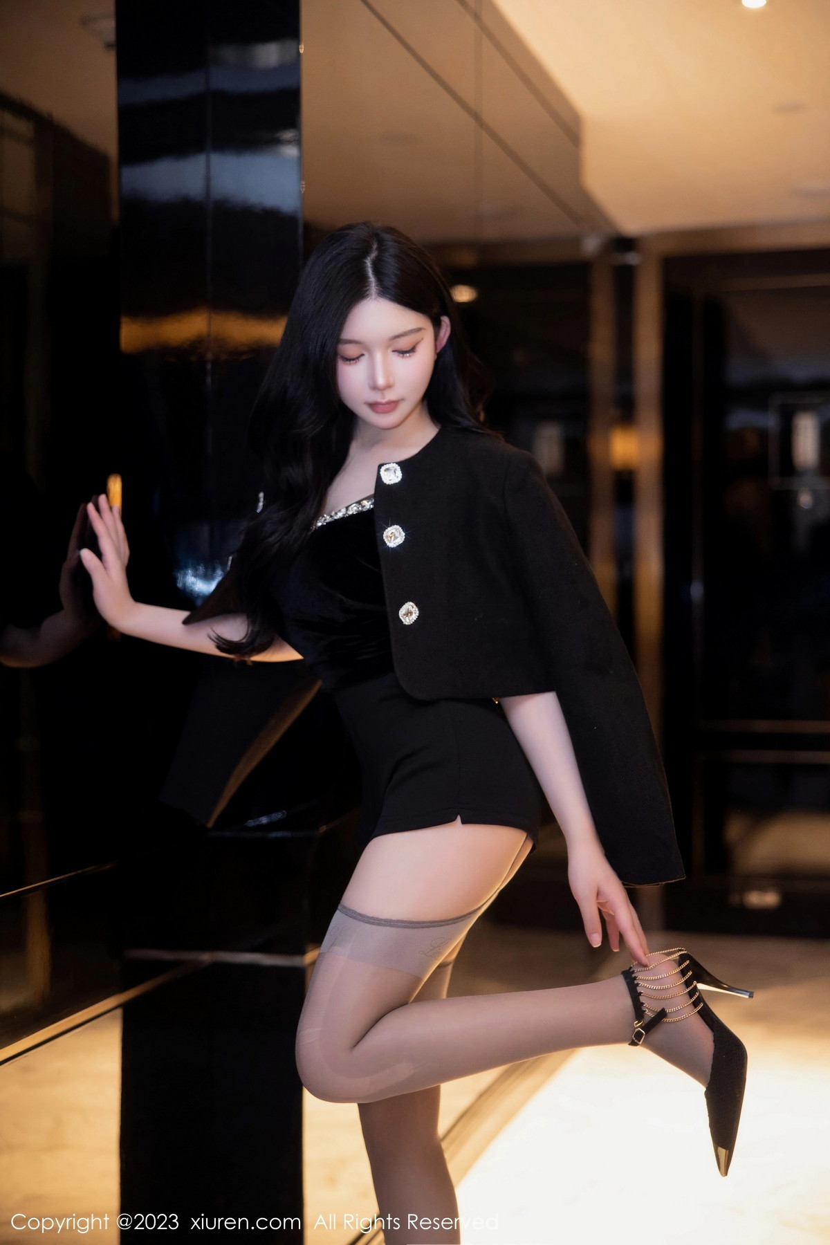 [XiuRen]高清写真图 2023.02.24 No.6317 林珊珊 美臀灰丝