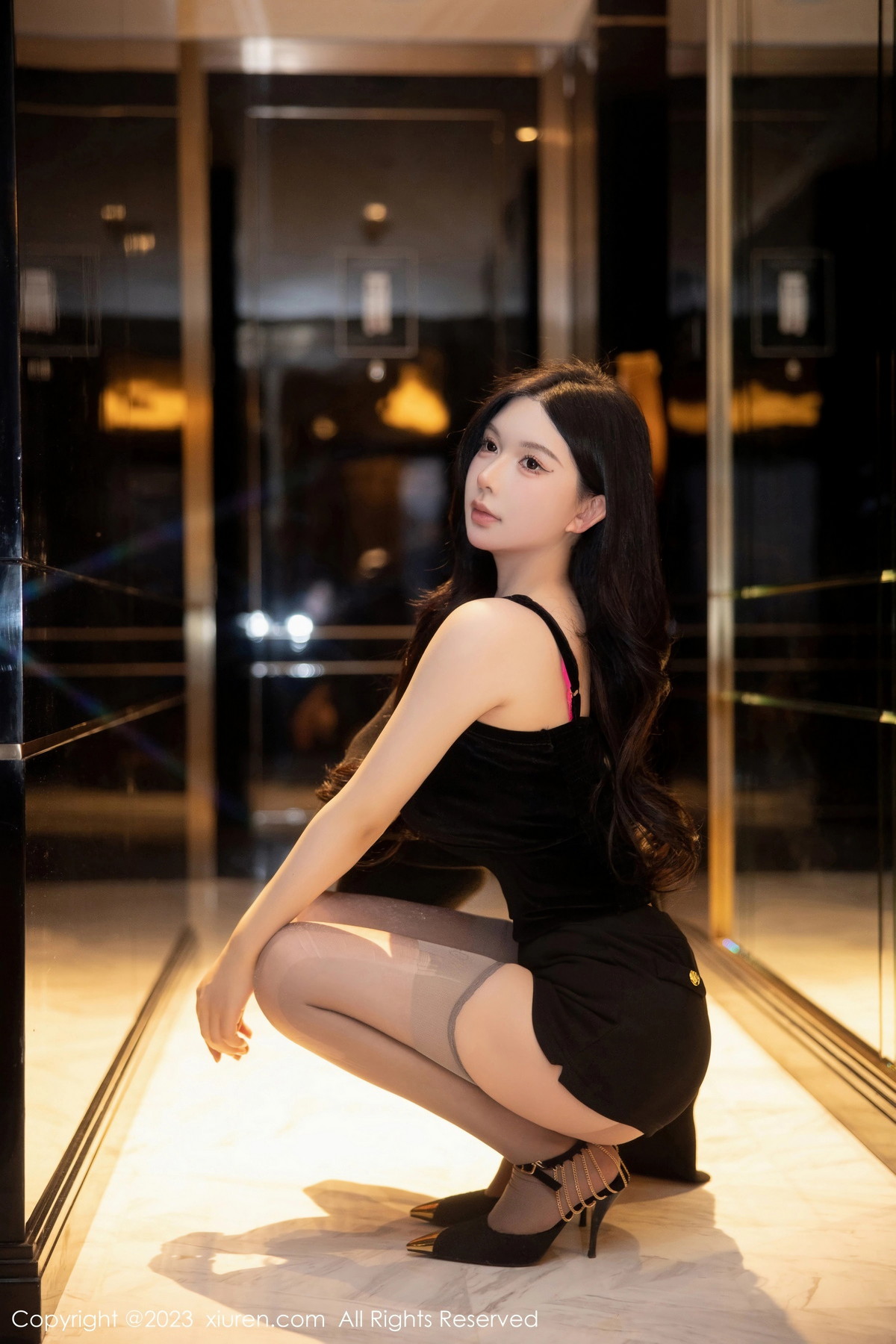 [XiuRen]高清写真图 2023.02.24 No.6317 林珊珊 美臀灰丝