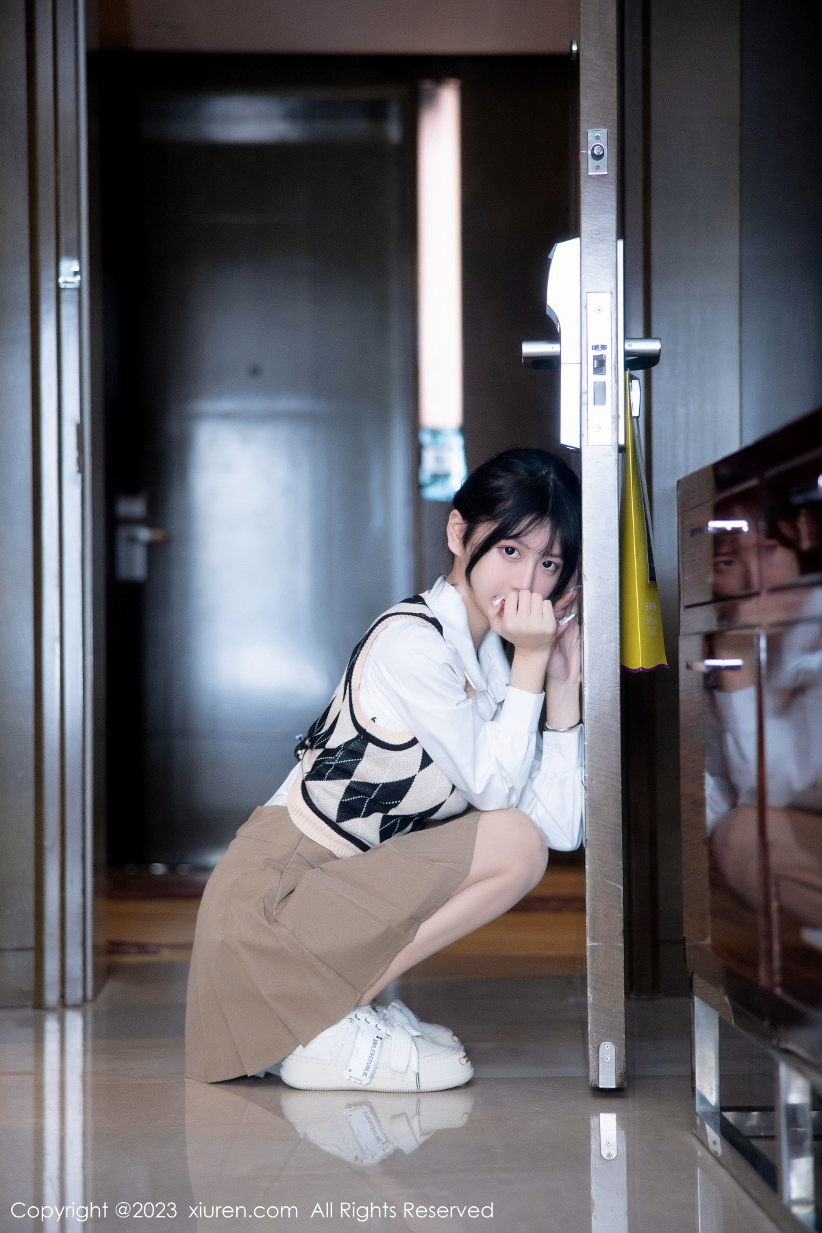 [XiuRen]高清写真图 2023.02.27 No.6329 谢小蒽 短裙美腿