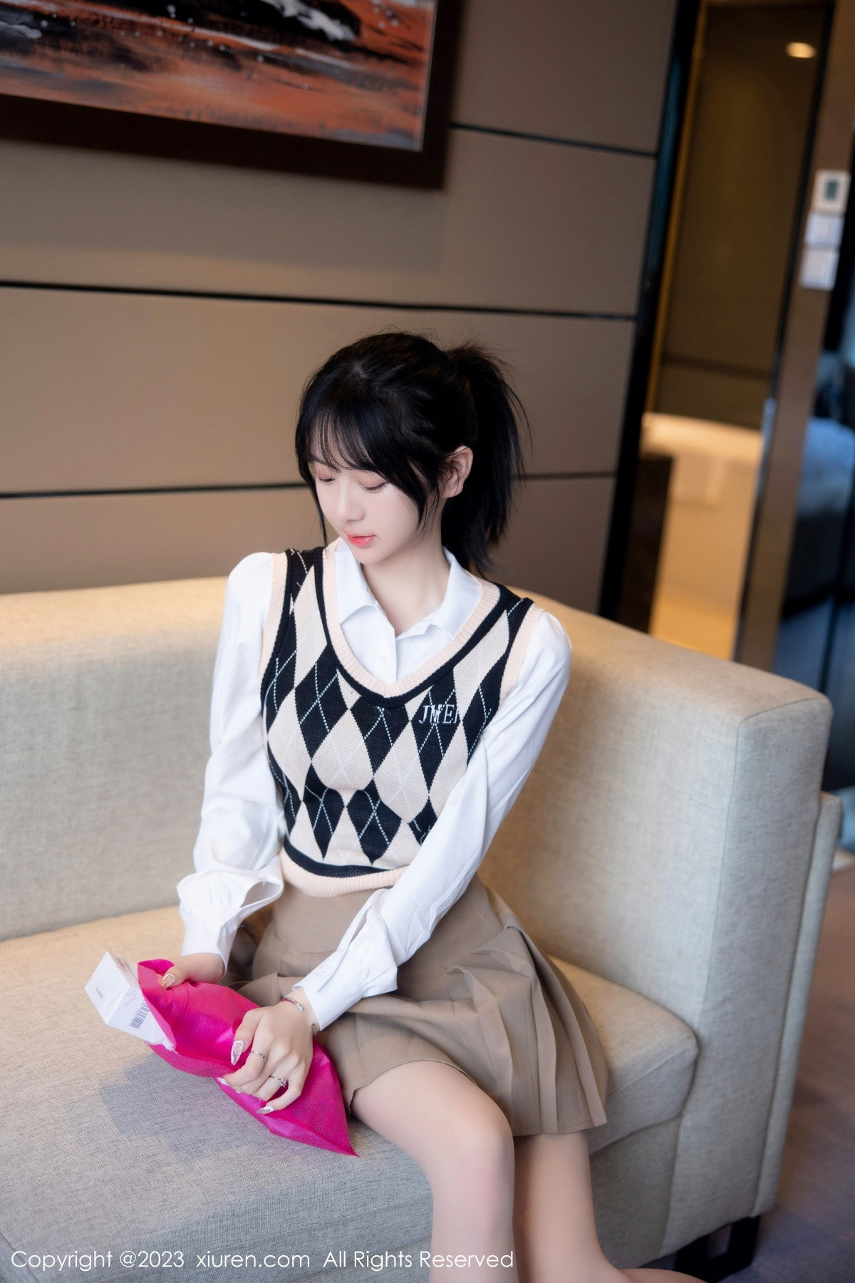 [XiuRen]高清写真图 2023.02.27 No.6329 谢小蒽 短裙美腿