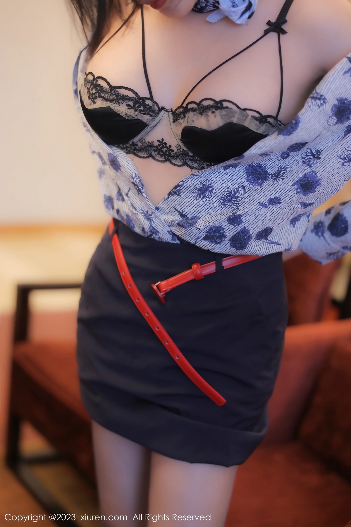 [XiuRen]高清写真图 2023.03.01 No.6338 王楚璇 制服短裙