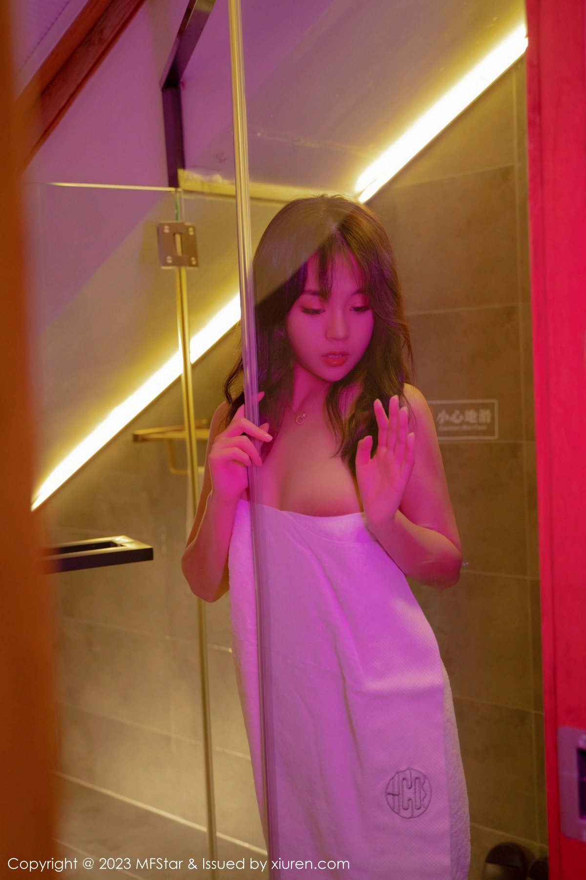 [MFStar]高清写真图 2023.02.28 VOL.590 小樱花baby 清纯美腿