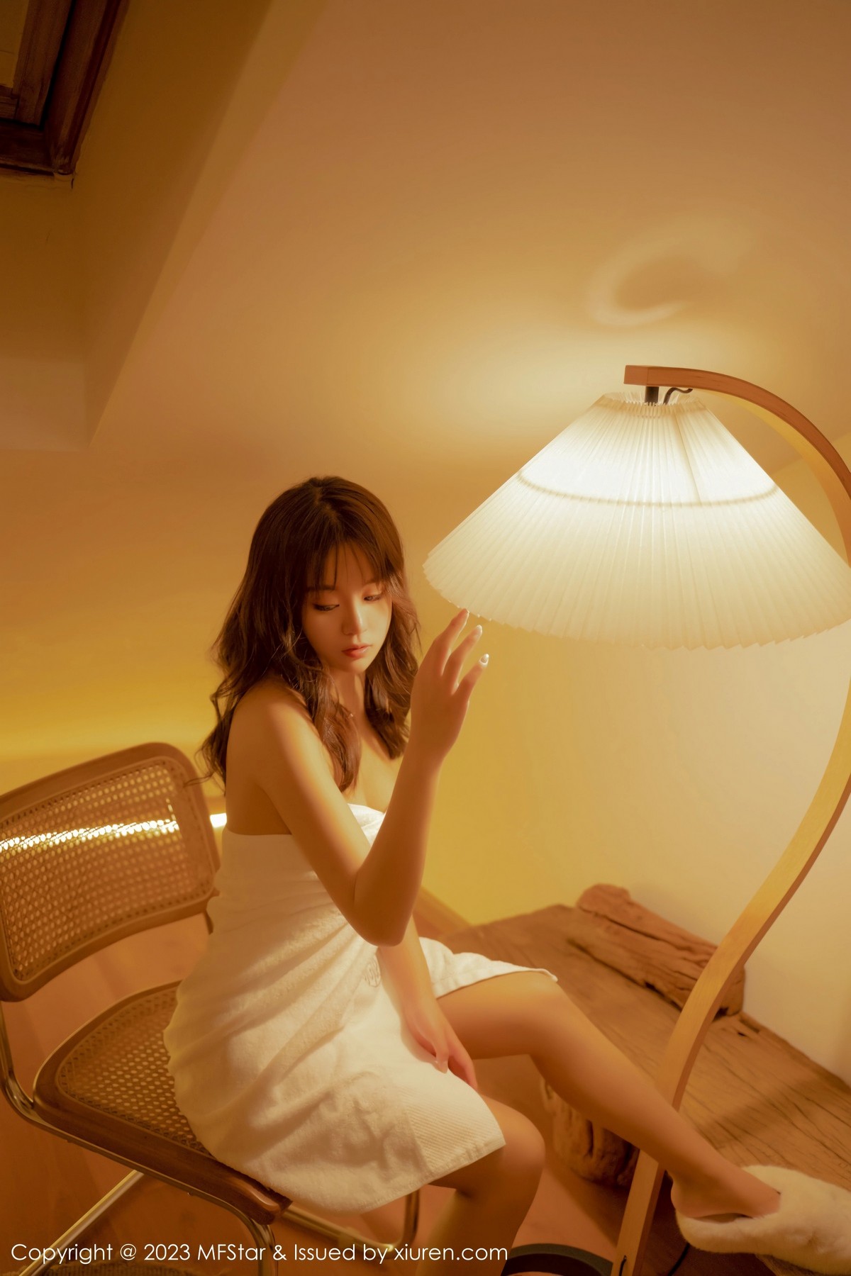 [MFStar]高清写真图 2023.02.28 VOL.590 小樱花baby 清纯美腿