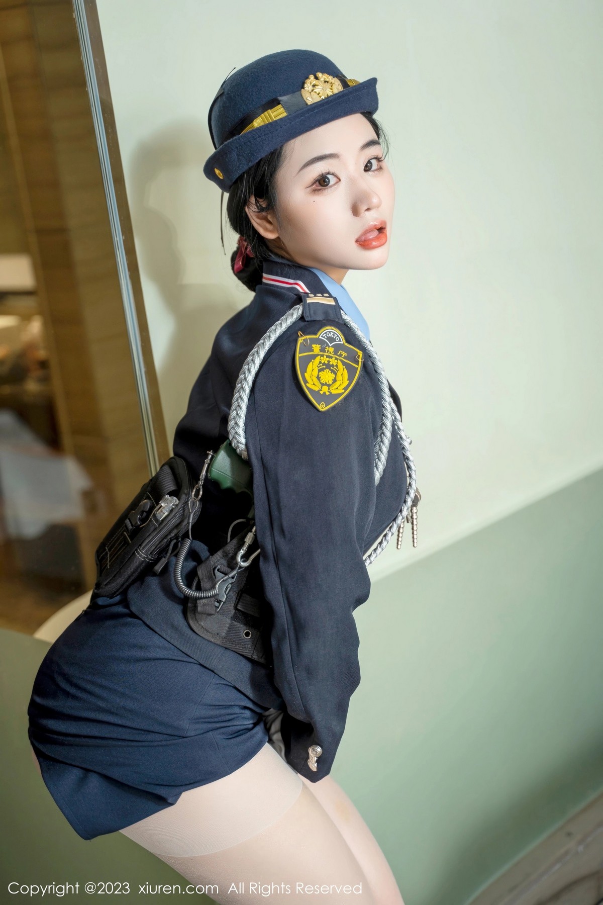 [XiuRen]高清写真图 2023.03.30 No.6497 汐汐爱吃草莓 制服美臀