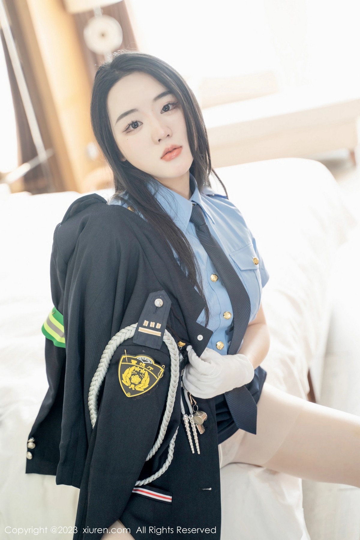[XiuRen]高清写真图 2023.03.30 No.6497 汐汐爱吃草莓 制服美臀
