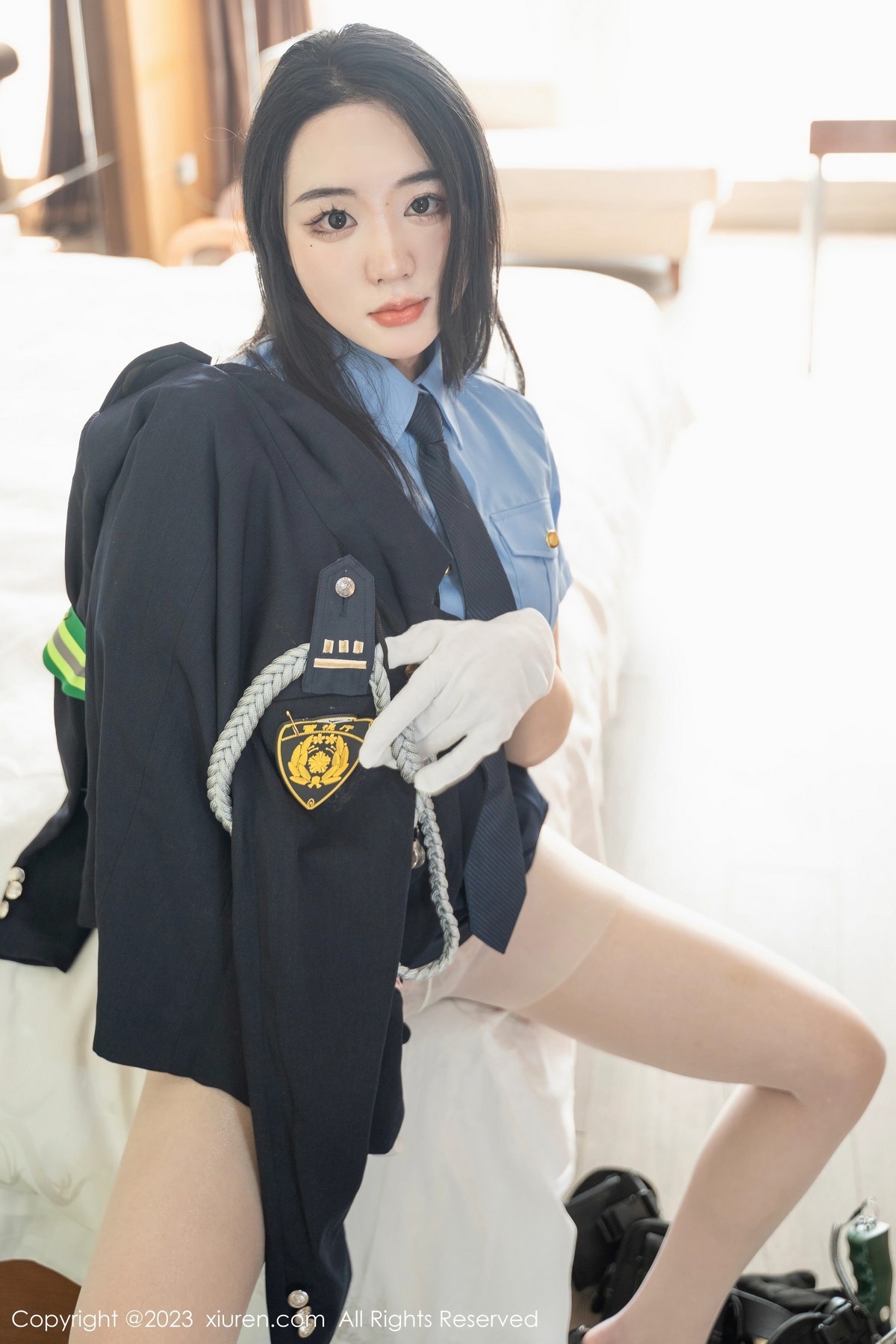 [XiuRen]高清写真图 2023.03.30 No.6497 汐汐爱吃草莓 制服美臀