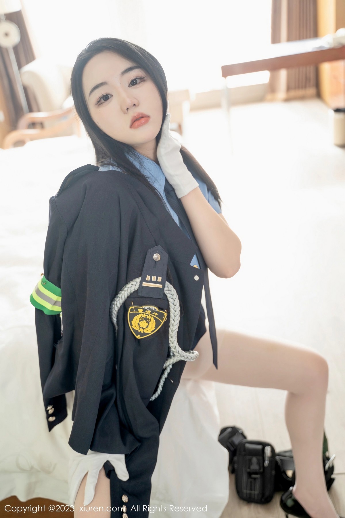 [XiuRen]高清写真图 2023.03.30 No.6497 汐汐爱吃草莓 制服美臀