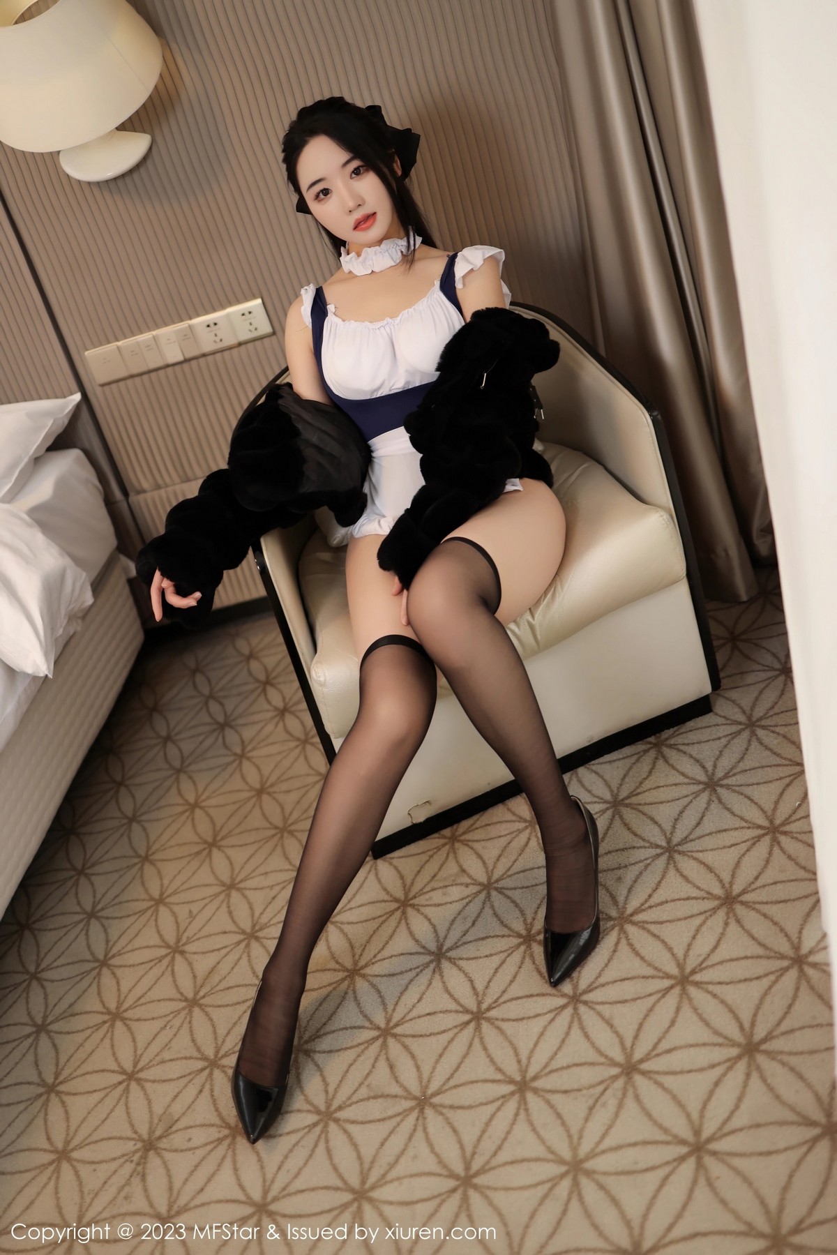 [MFStar]高清写真图 2023.04.17 VOL.609 汐汐爱吃草莓 黑丝美腿