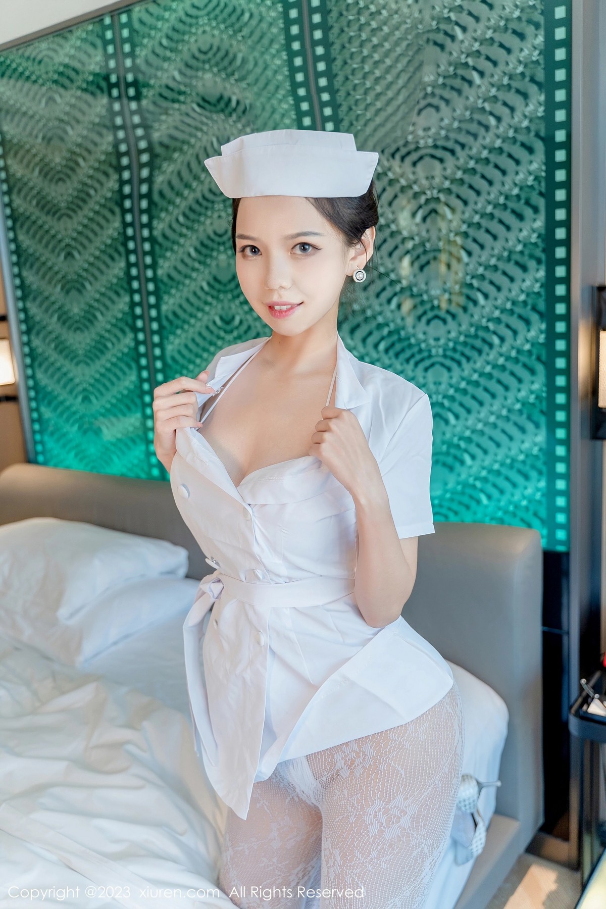 [XiuRen]高清写真图 2023.04.23 No.6618 大美妞儿 黑丝美臀