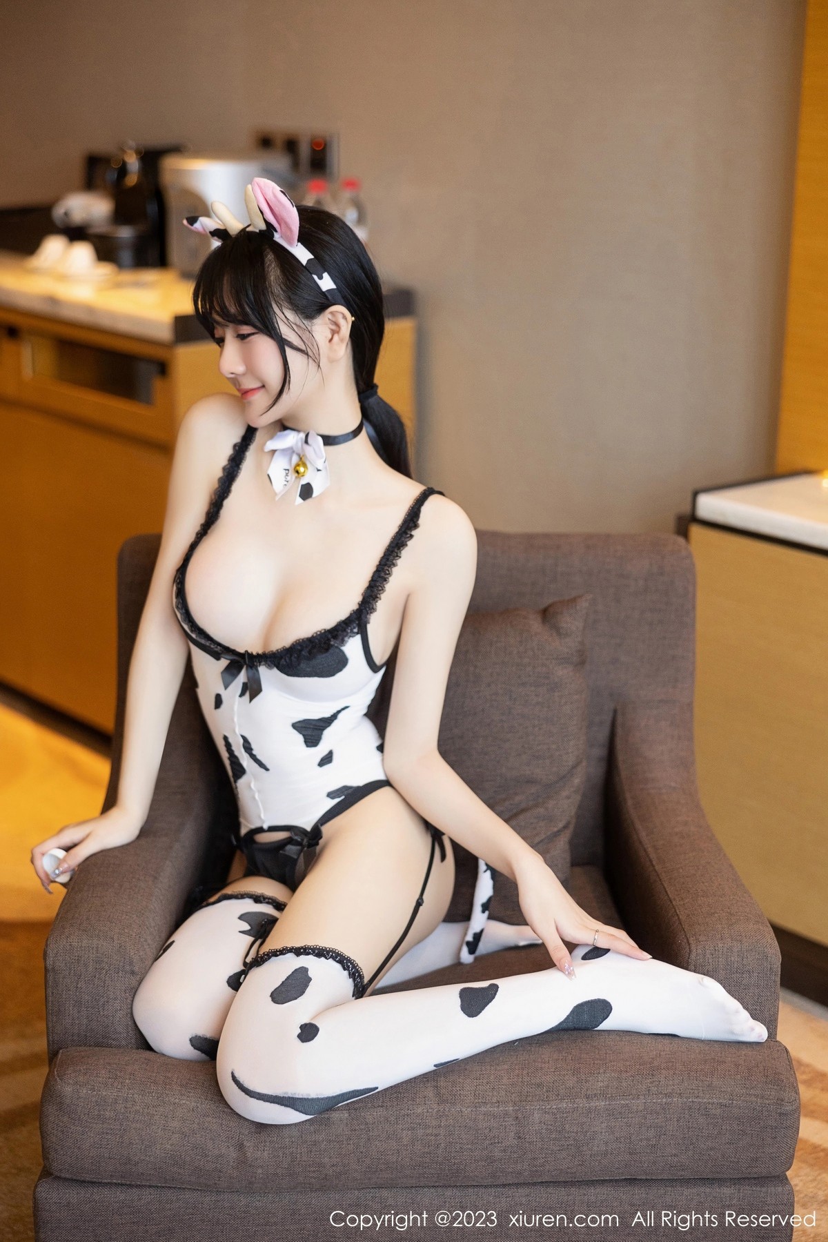 [XiuRen]高清写真图 2023.05.19 No.6774 幼幼 奶牛装美腿
