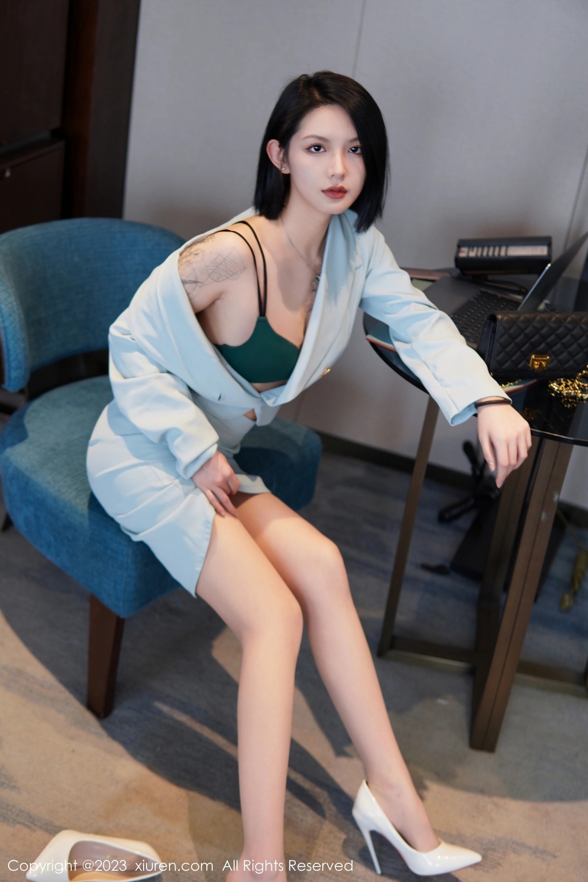 [XiuRen]高清写真图 2023.06.09 No.6885 乔一一 丝袜美腿