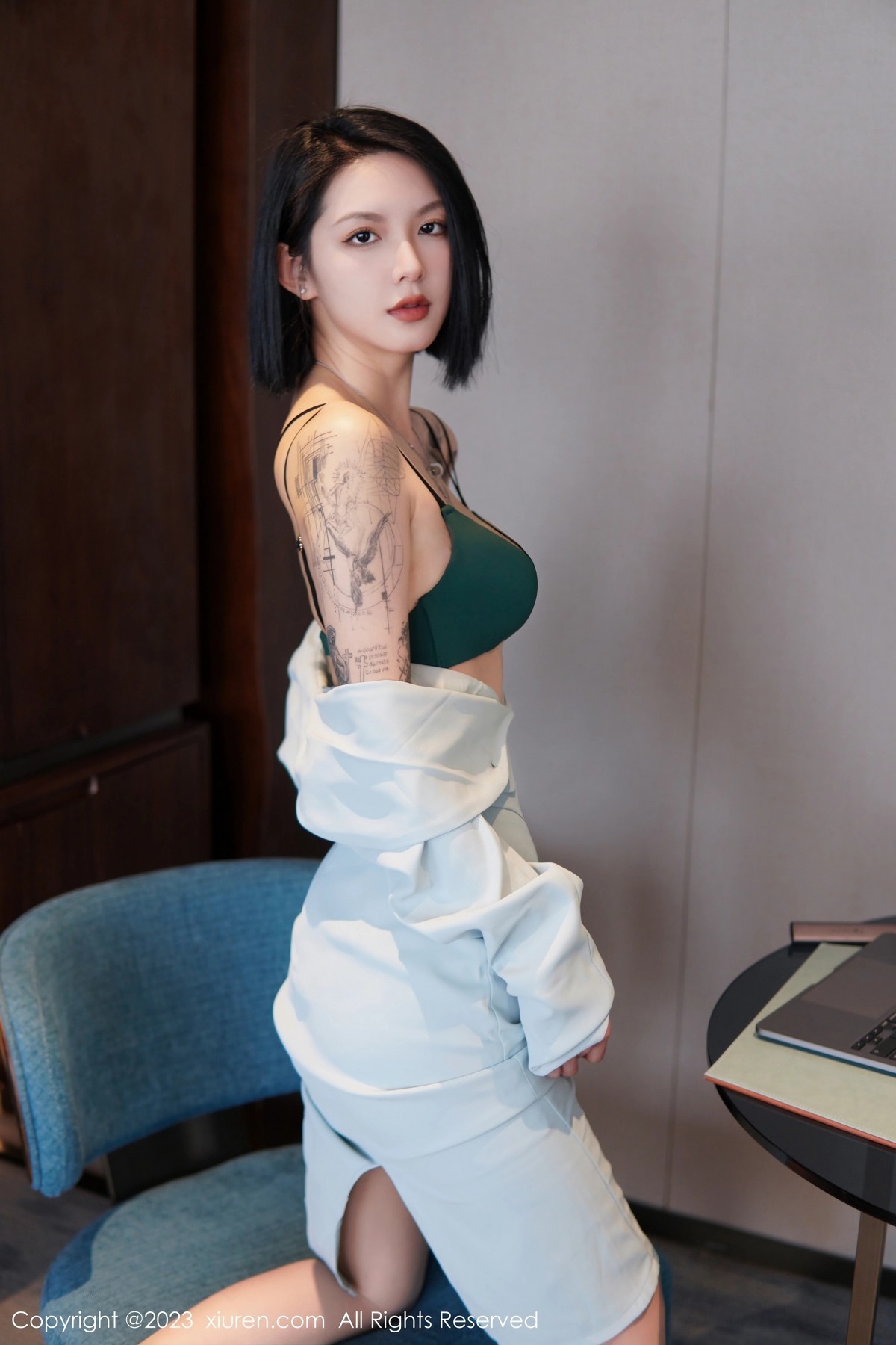 [XiuRen]高清写真图 2023.06.09 No.6885 乔一一 丝袜美腿