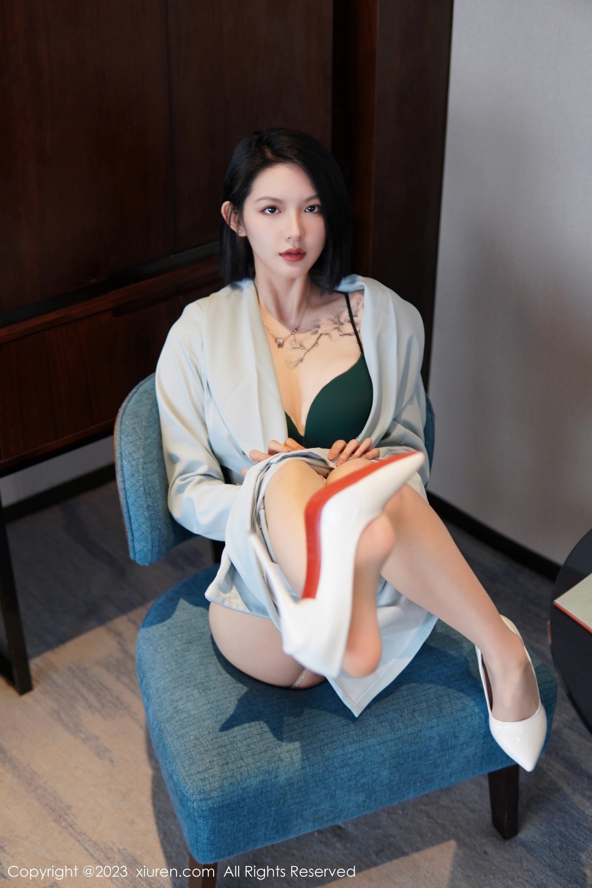 [XiuRen]高清写真图 2023.06.09 No.6885 乔一一 丝袜美腿