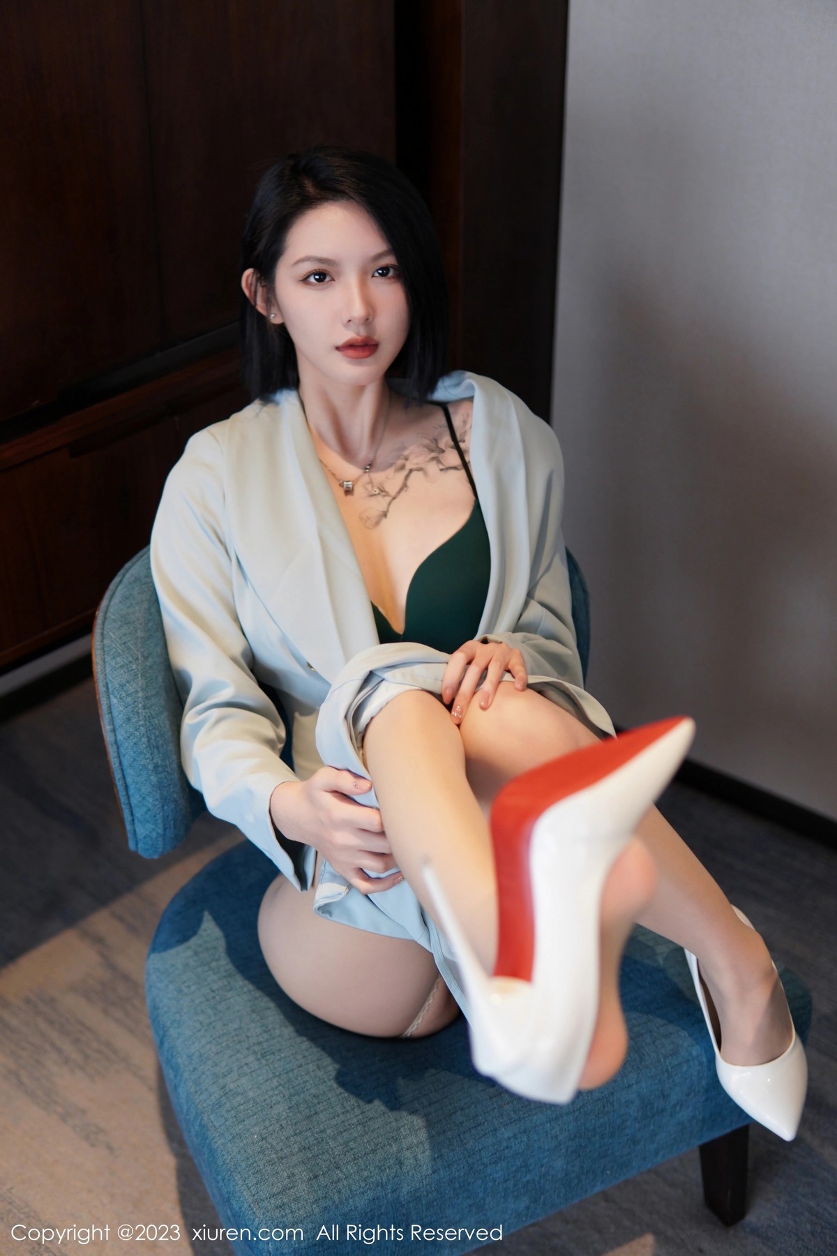 [XiuRen]高清写真图 2023.06.09 No.6885 乔一一 丝袜美腿