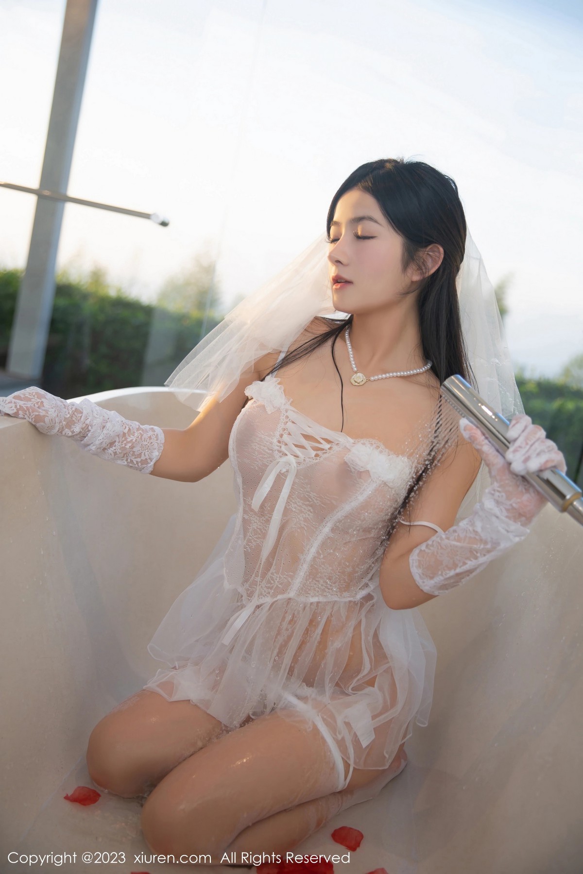 [XiuRen]高清写真图 2023.06.29 No.6994 谭小灵 婚纱美腿