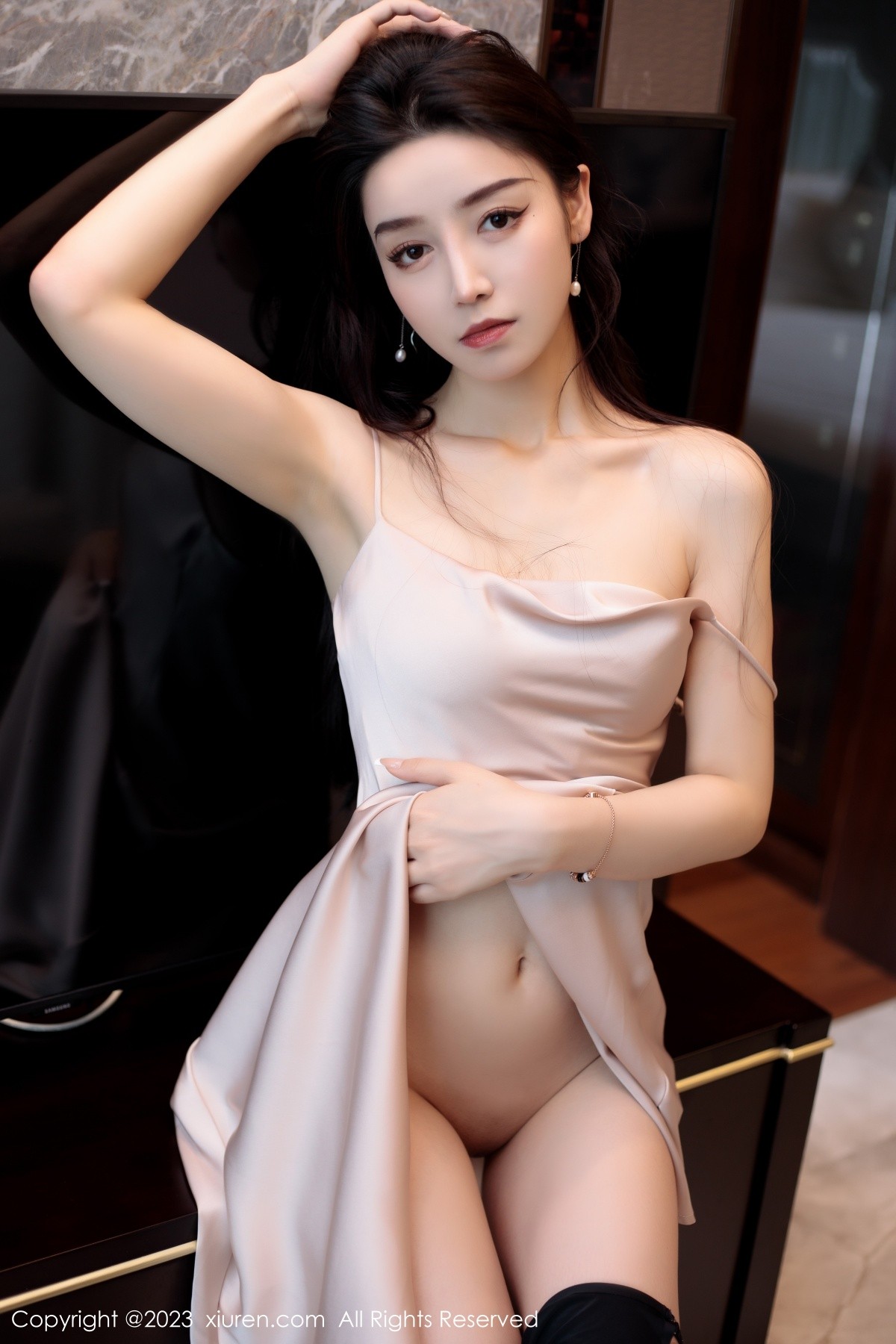 [XiuRen]高清写真图 2023.07.03 No.7011 苏曼兮 吊带裙美腿