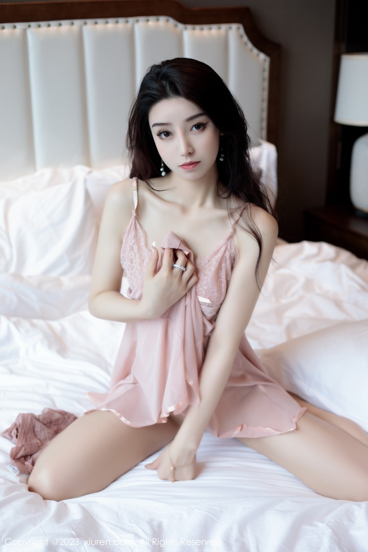 [XiuRen]高清写真图 2023.07.03 No.7011 苏曼兮 吊带裙美腿