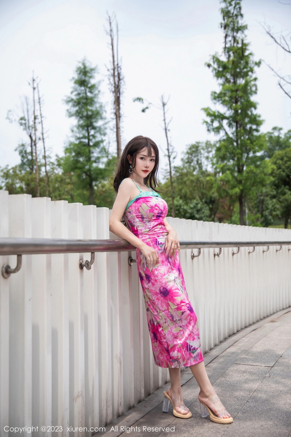 [XiuRen]高清写真图 2023.07.12 No.7065 严利娅Yuliya 网红情人裙