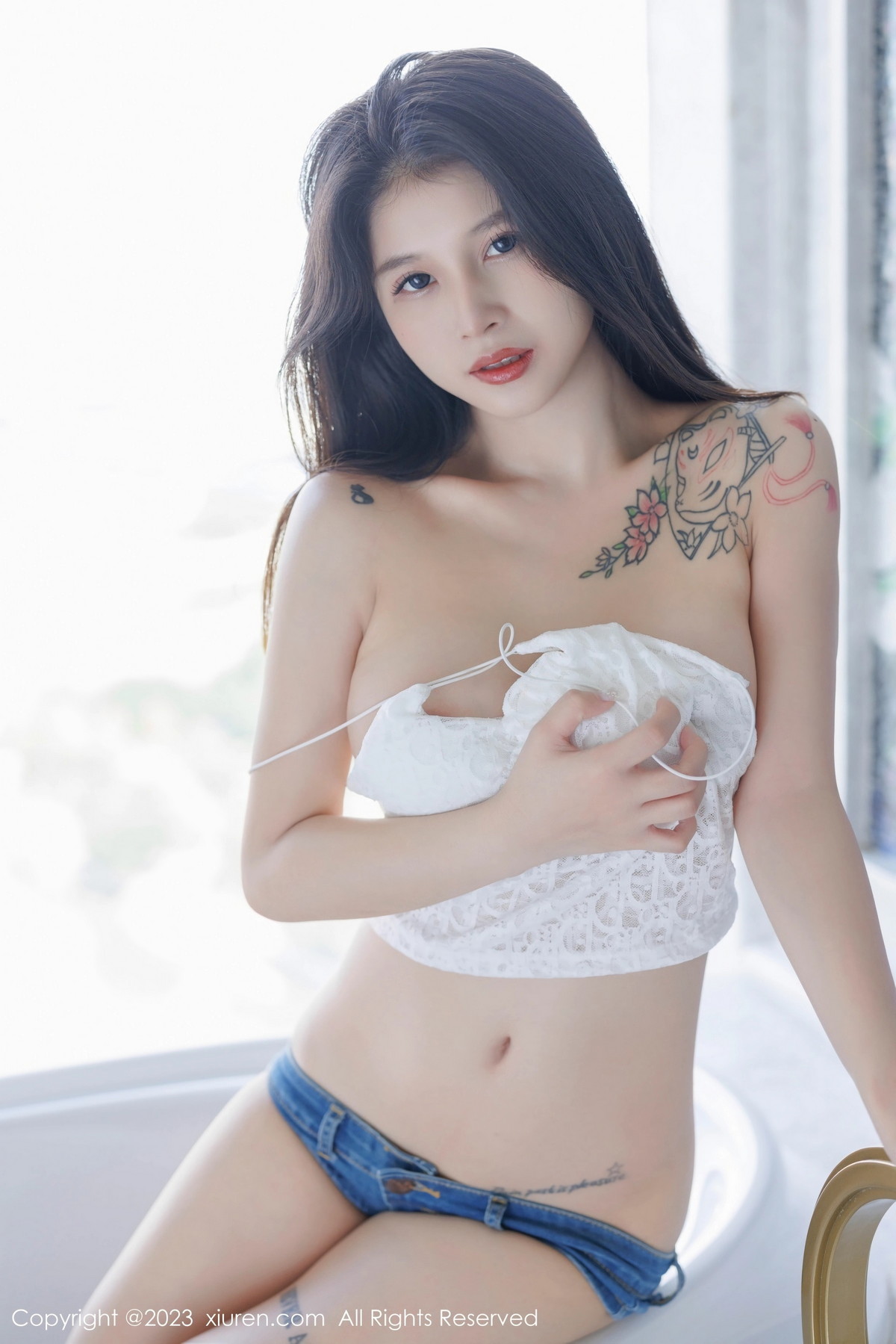 [XiuRen]高清写真图 2023.10.24 No.7552 灵诗怡 超短裤美腿