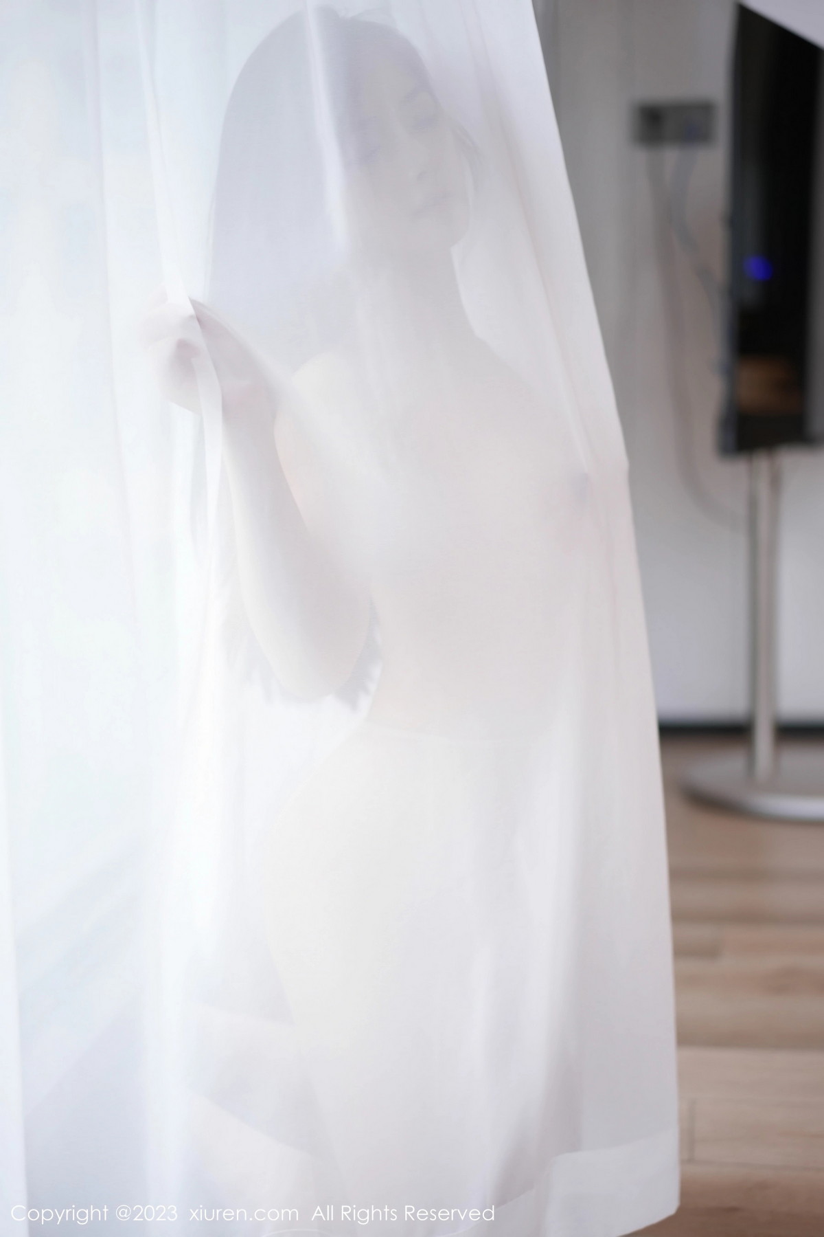 [XiuRen]高清写真图 2023.10.27 No.7572 谭小灵 妩媚美腿
