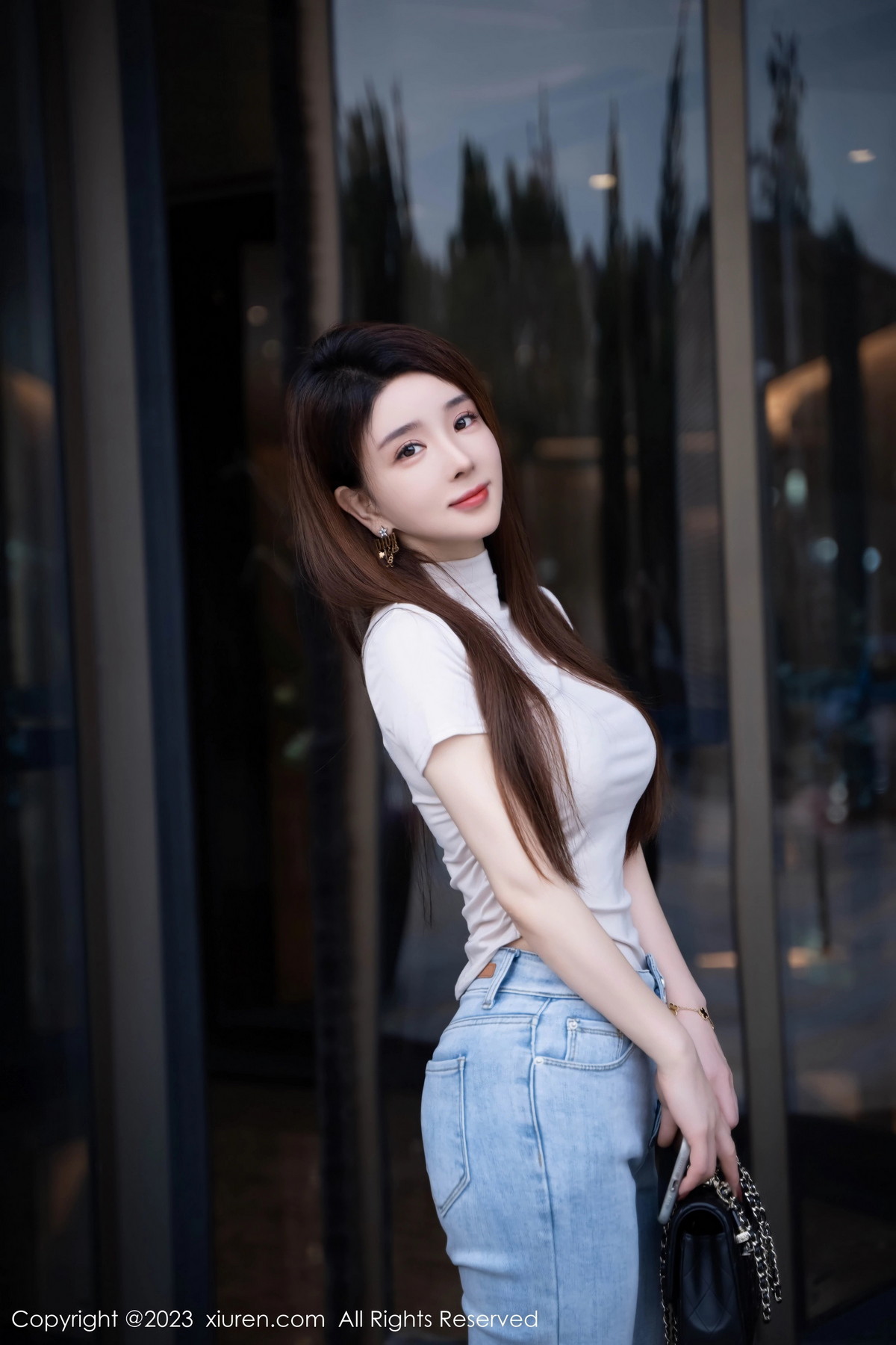 [XiuRen]高清写真图 2023.10.31 No.7586 雨儿baby 牛仔裤美腿