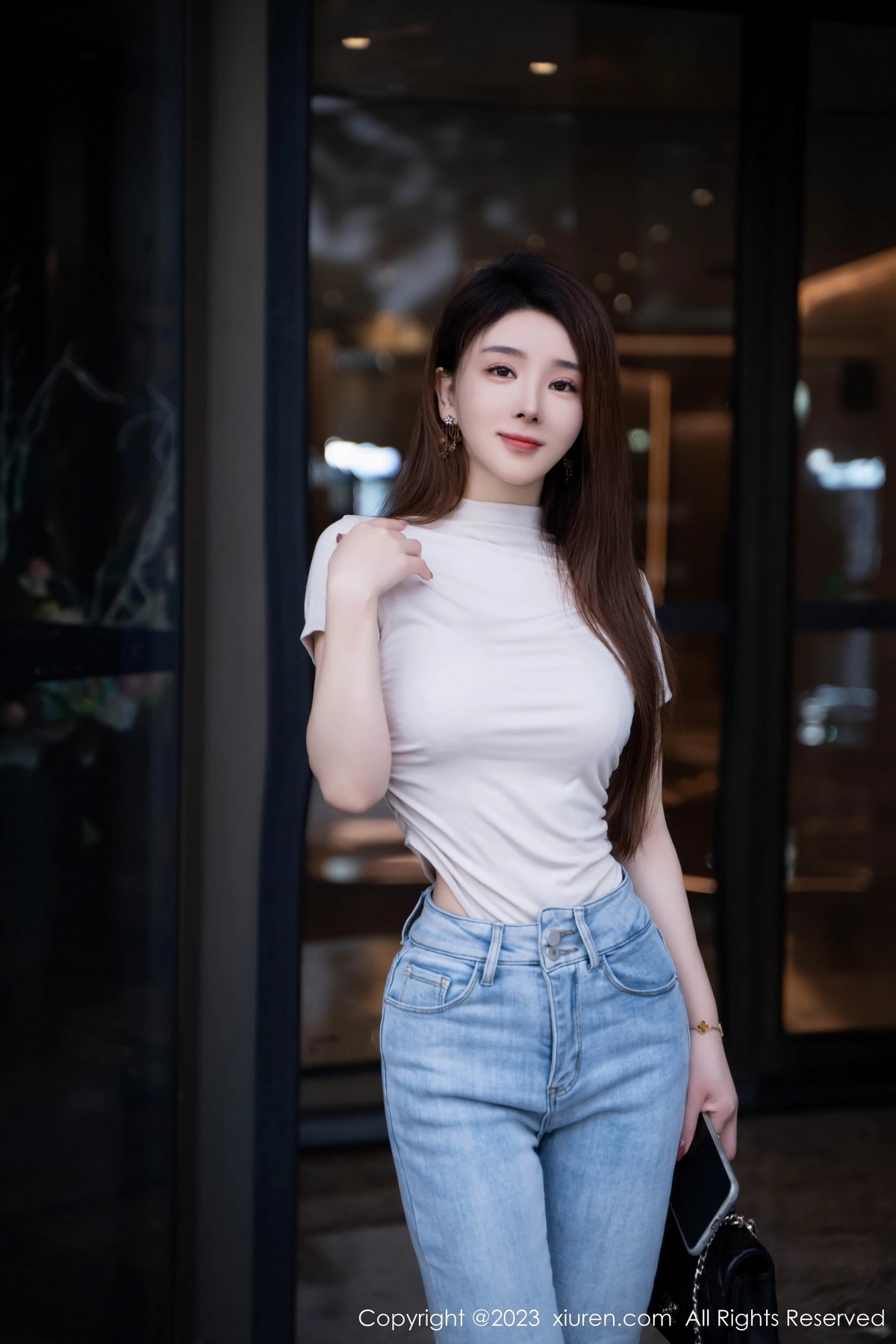 [XiuRen]高清写真图 2023.10.31 No.7586 雨儿baby 牛仔裤美腿