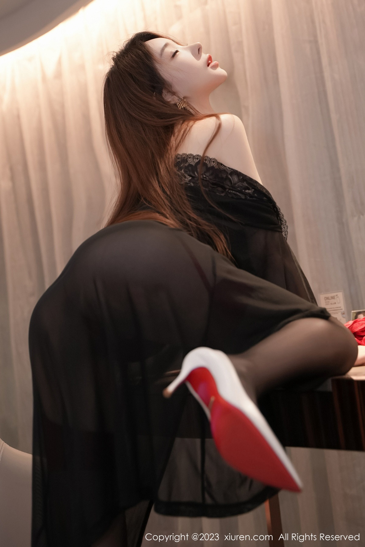 [XiuRen]高清写真图 2023.11.08 No.7628 雨儿baby 黑丝美腿