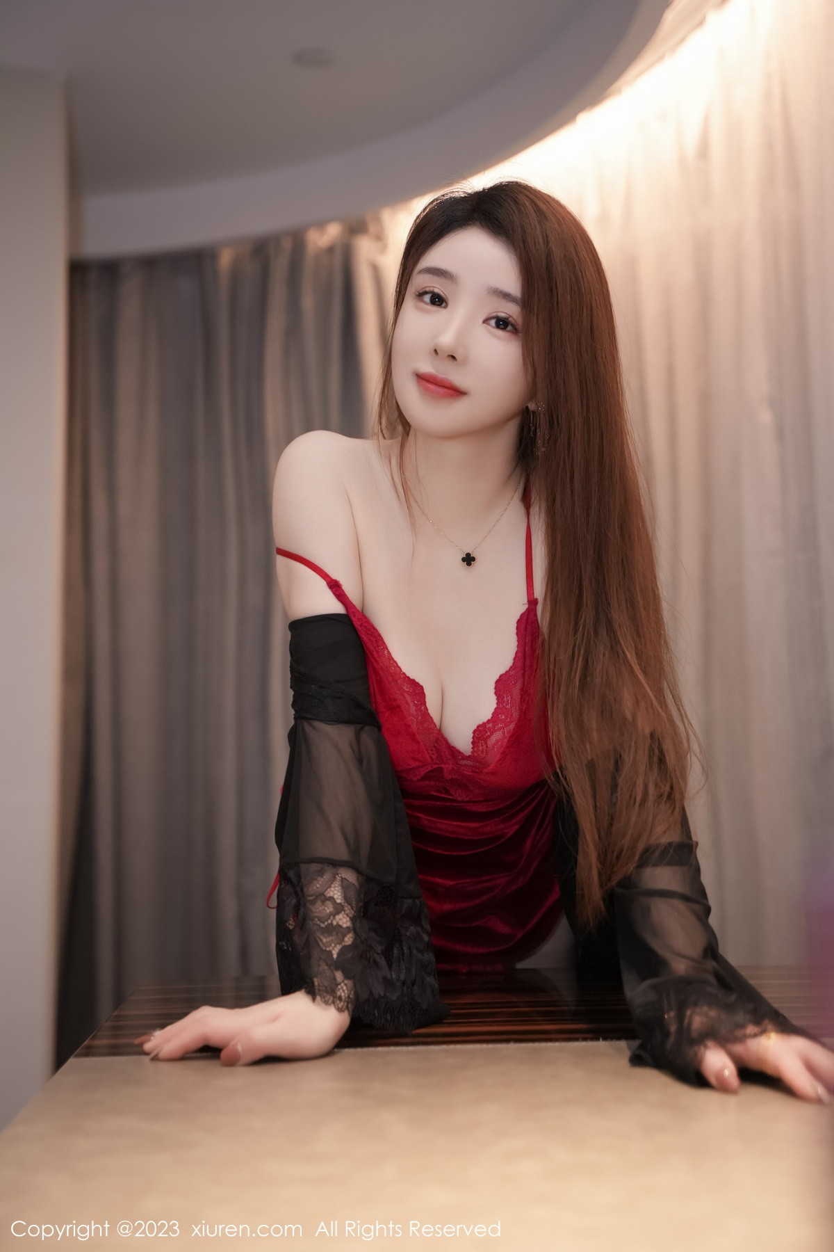 [XiuRen]高清写真图 2023.11.08 No.7628 雨儿baby 黑丝美腿
