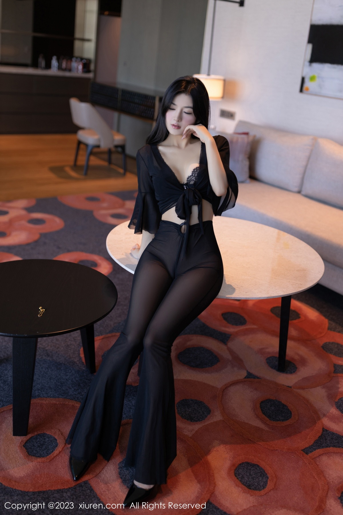 [XiuRen]高清写真图 2023.11.14 No.7660 谭小灵 黑丝美腿
