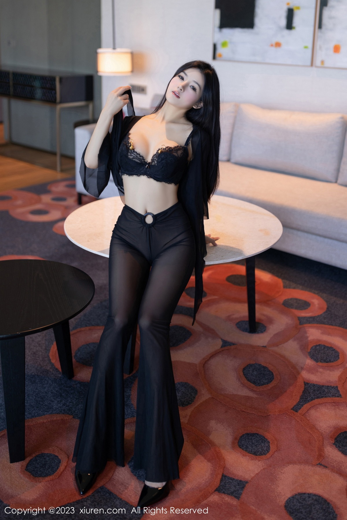[XiuRen]高清写真图 2023.11.14 No.7660 谭小灵 黑丝美腿