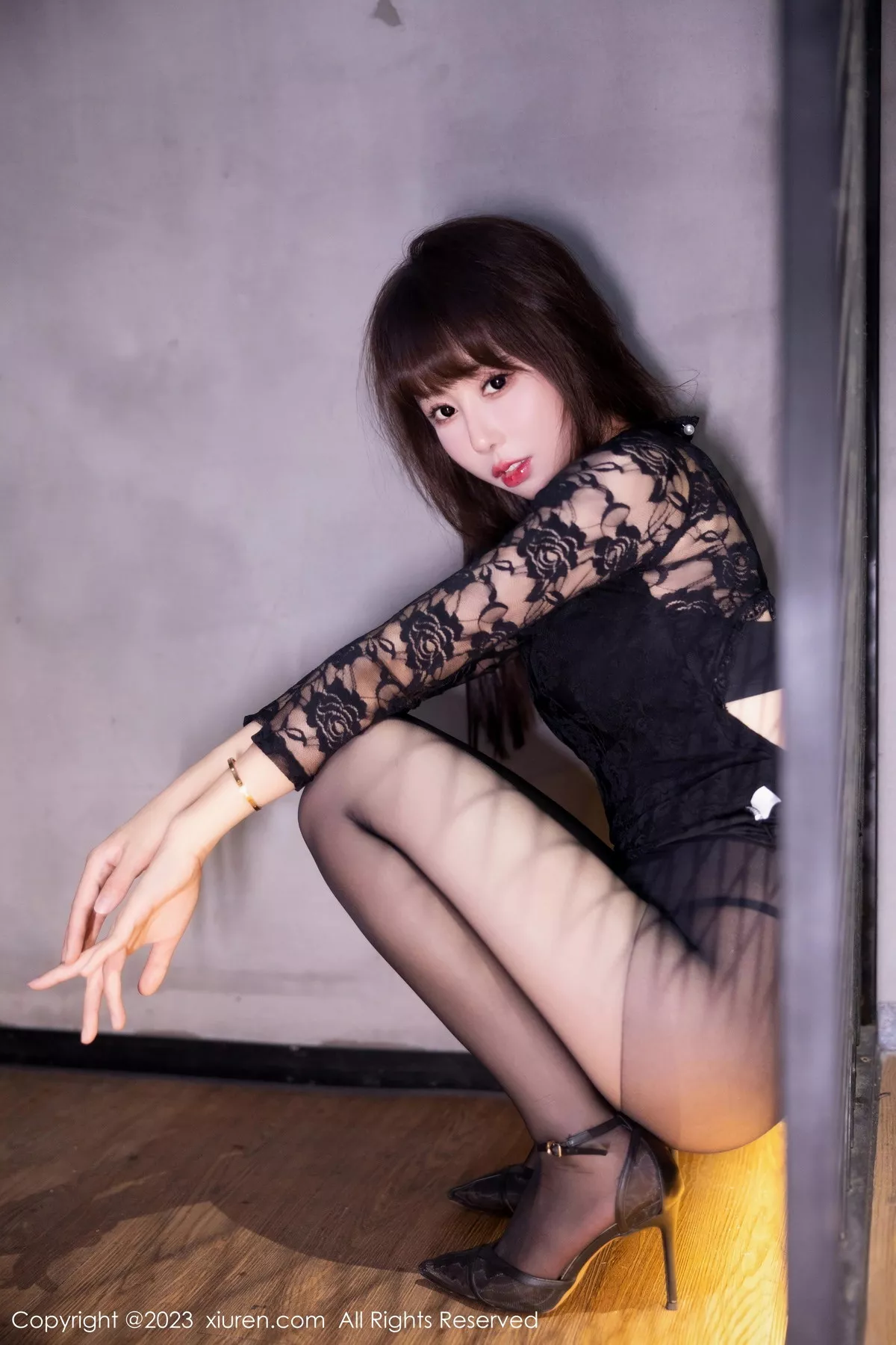 [XiuRen]高清写真图 2023.12.01 No.7751 韩系学妹 黑丝美腿