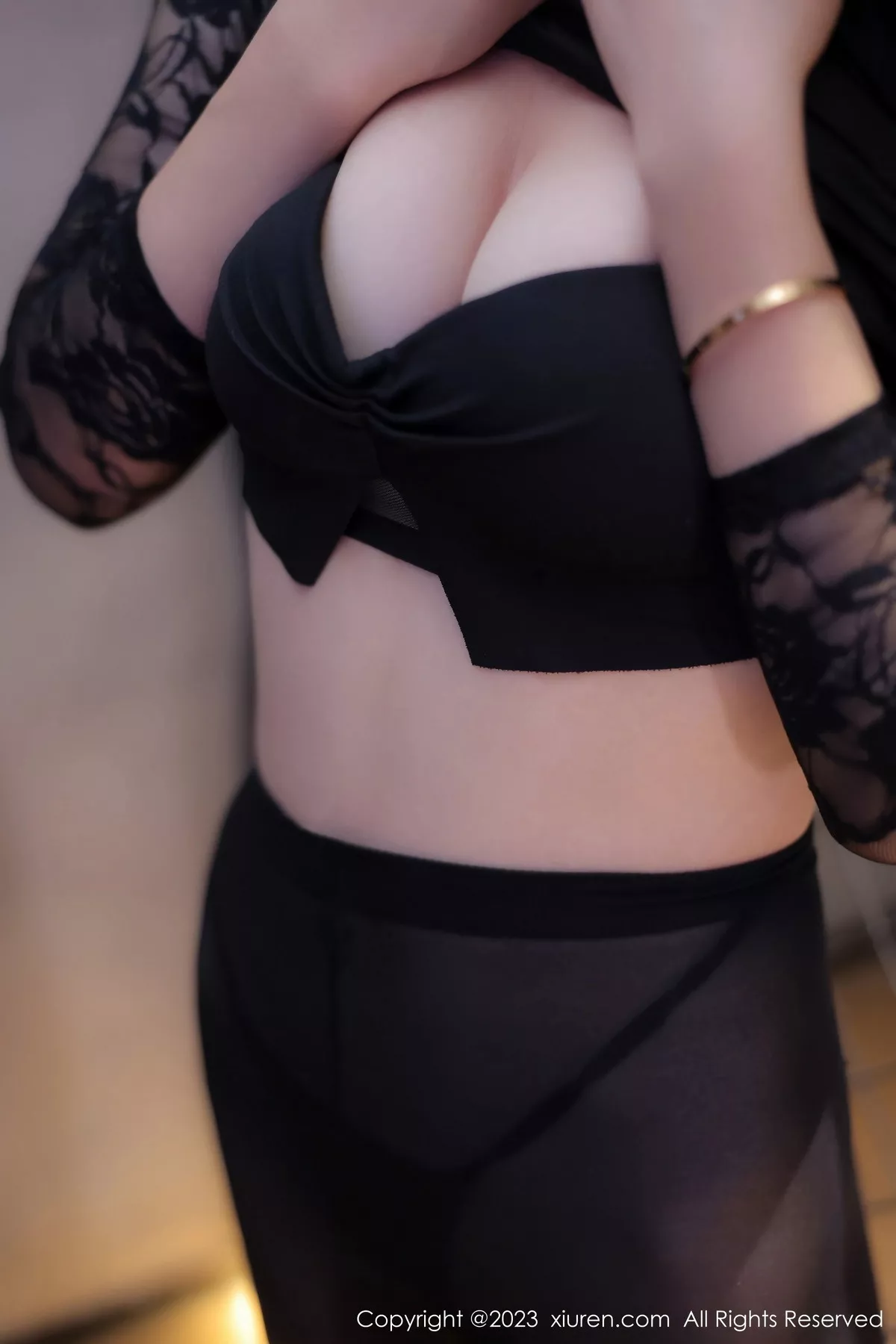 [XiuRen]高清写真图 2023.12.01 No.7751 韩系学妹 黑丝美腿