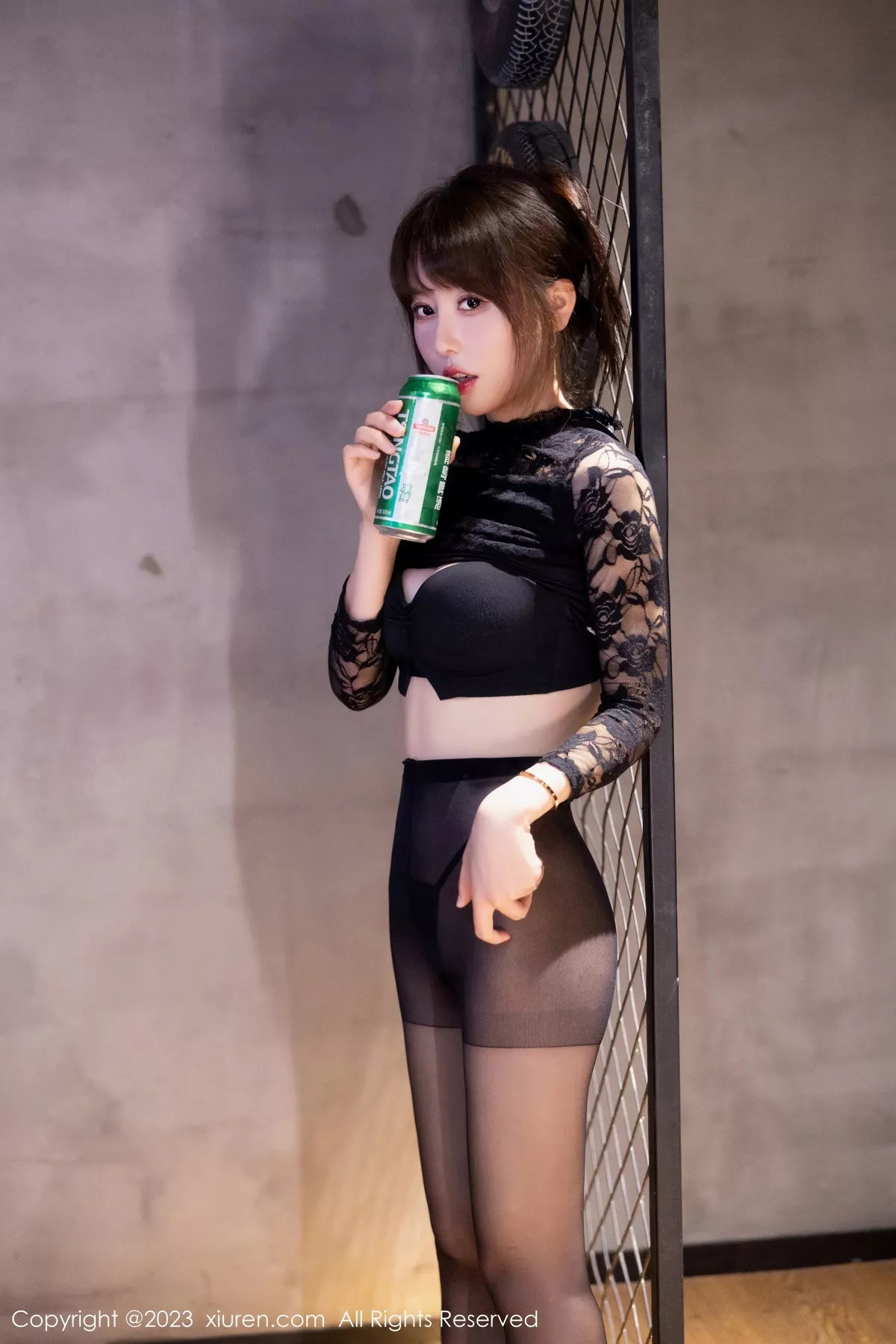 [XiuRen]高清写真图 2023.12.01 No.7751 韩系学妹 黑丝美腿