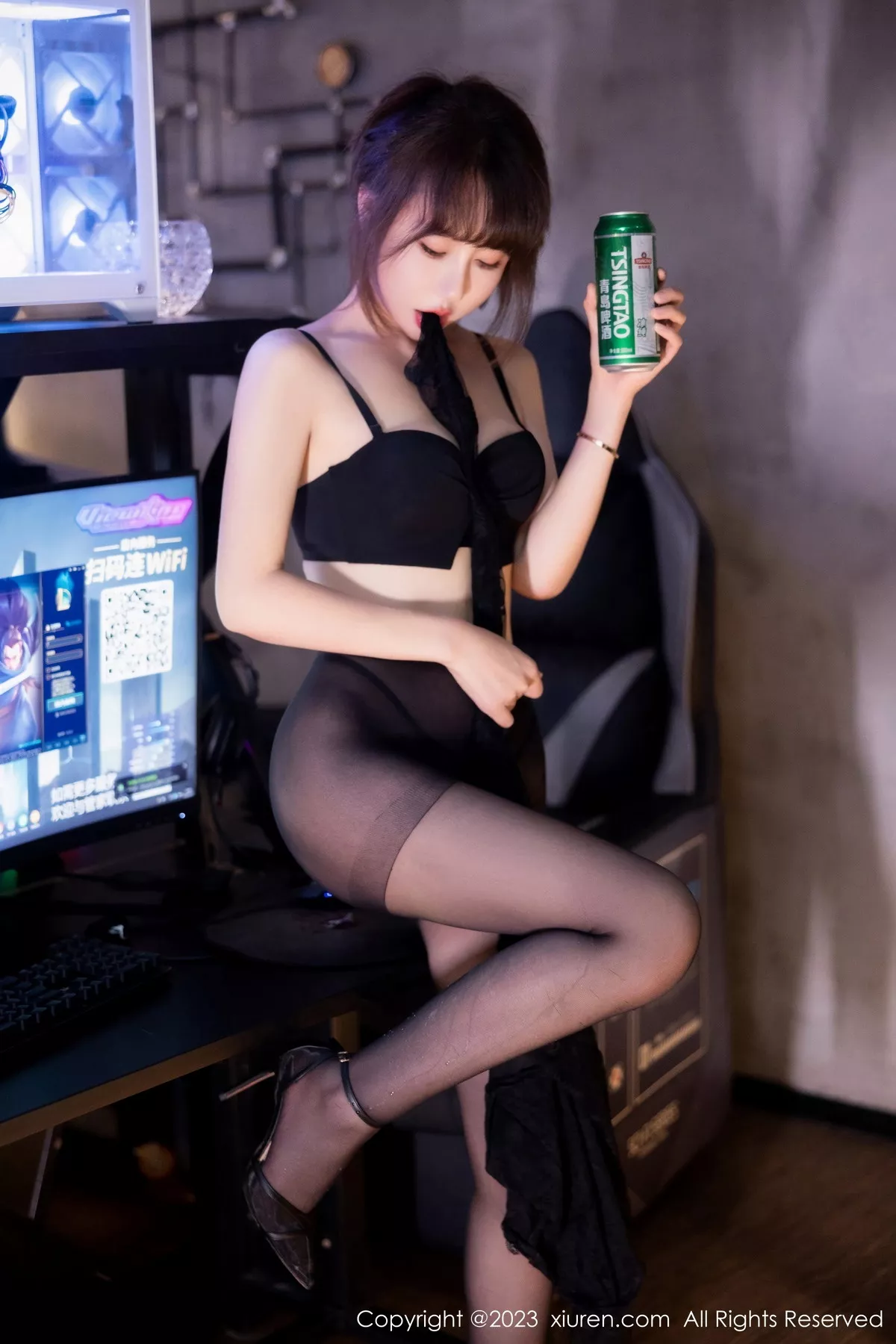 [XiuRen]高清写真图 2023.12.01 No.7751 韩系学妹 黑丝美腿