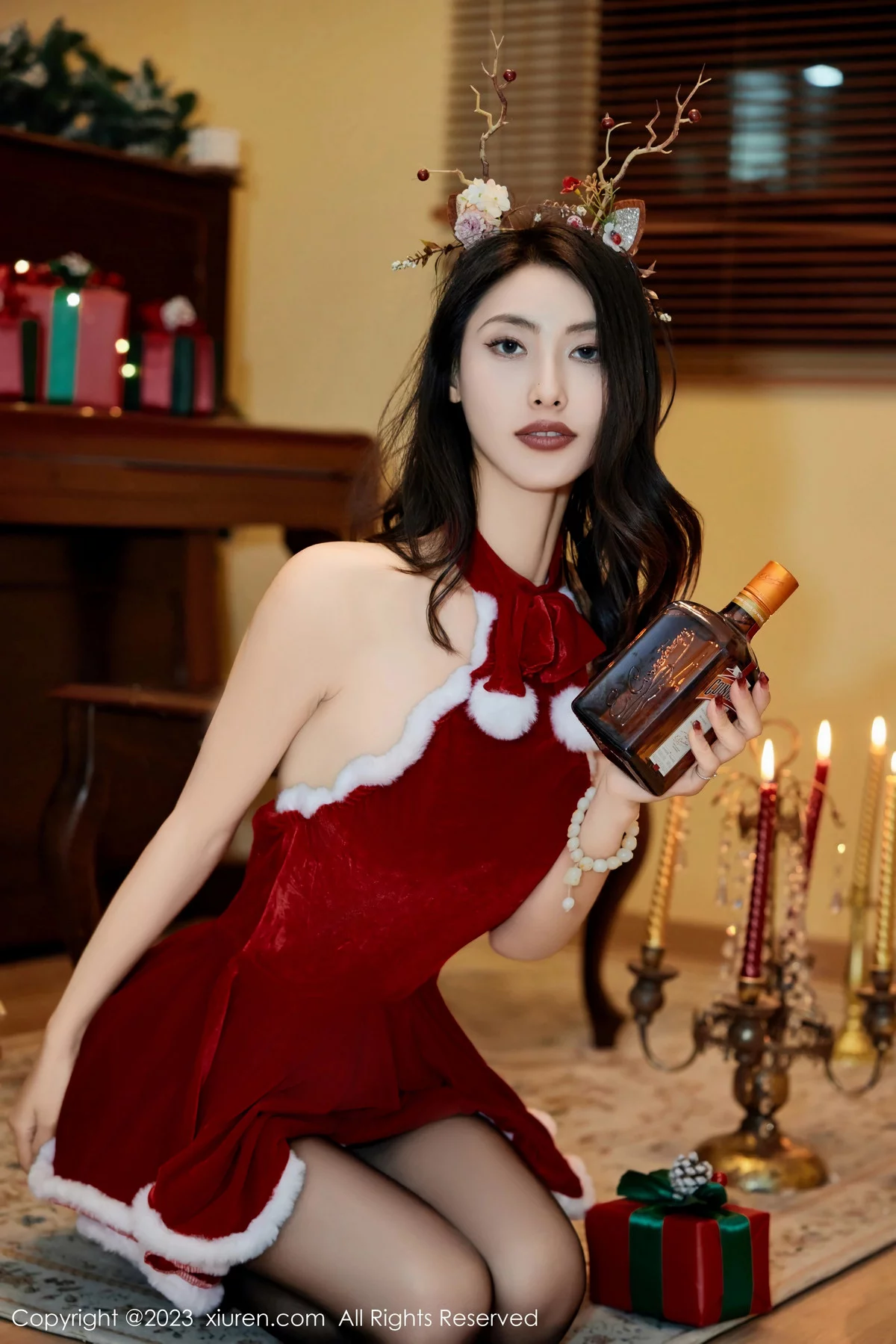 [XiuRen]高清写真图 2023.12.21 No.7842 Lingyu69 黑丝美腿