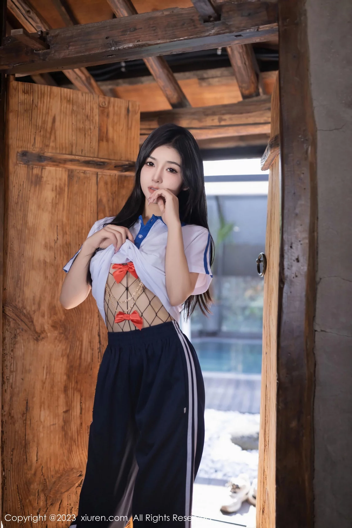 [XiuRen]高清写真图 2023.12.27 No.7876 谭小灵 制服美腿