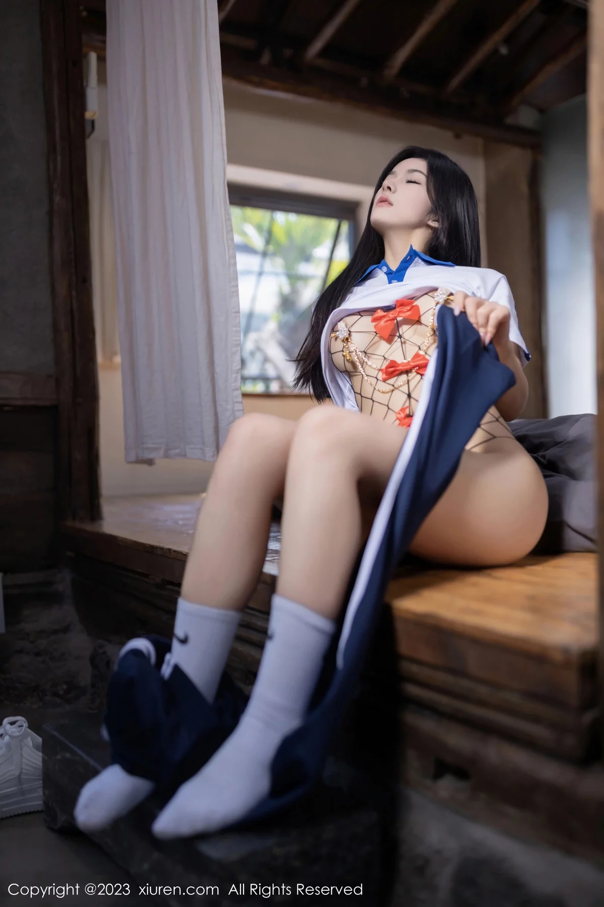 [XiuRen]高清写真图 2023.12.27 No.7876 谭小灵 制服美腿