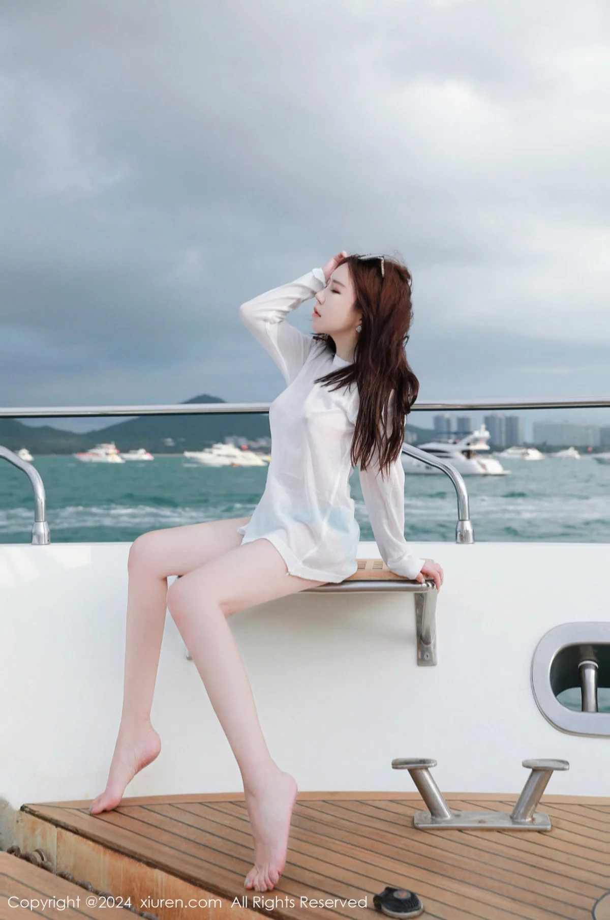 [XiuRen]高清写真图 2024.01.02 No.7898 小薯条nienie 游艇美腿