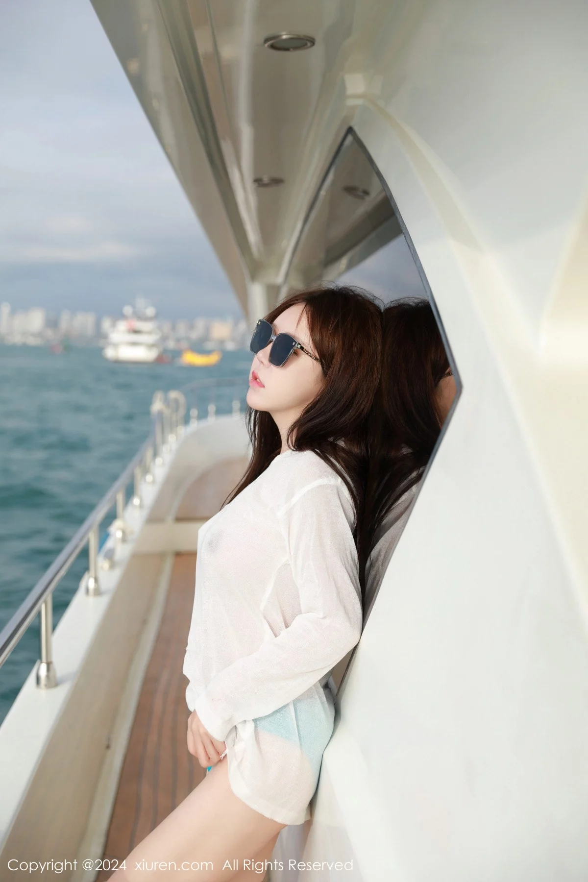 [XiuRen]高清写真图 2024.01.02 No.7898 小薯条nienie 游艇美腿