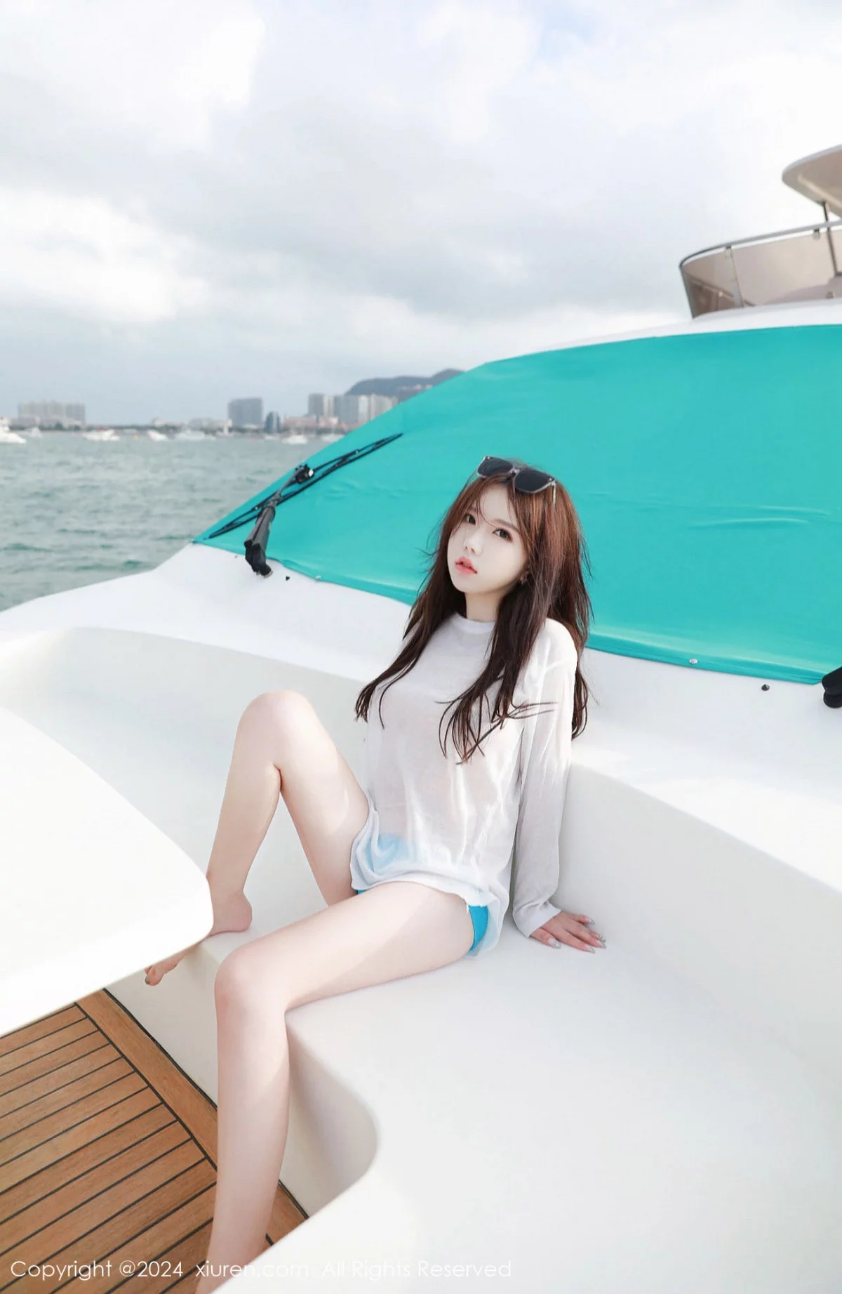 [XiuRen]高清写真图 2024.01.02 No.7898 小薯条nienie 游艇美腿