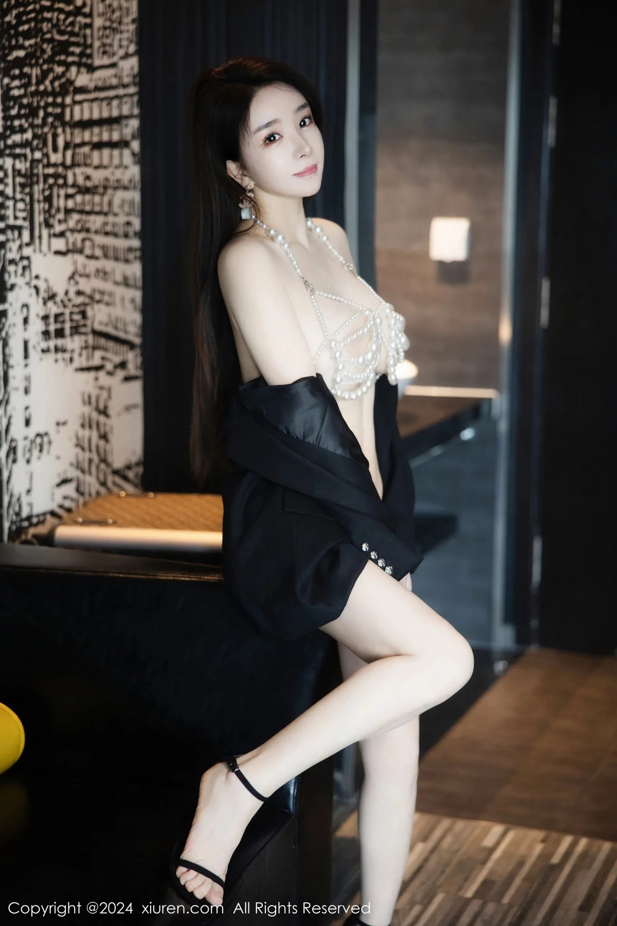 [XiuRen]高清写真图 2024.01.10 No.7939 雨儿baby 美腿妩媚