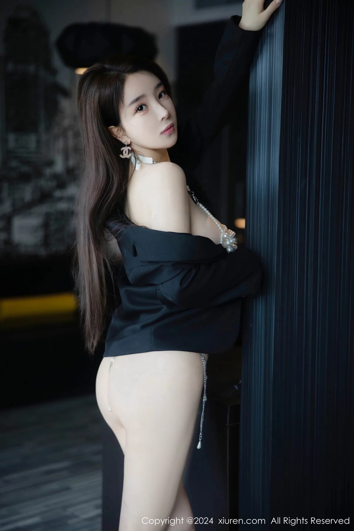 [XiuRen]高清写真图 2024.01.10 No.7939 雨儿baby 美腿妩媚