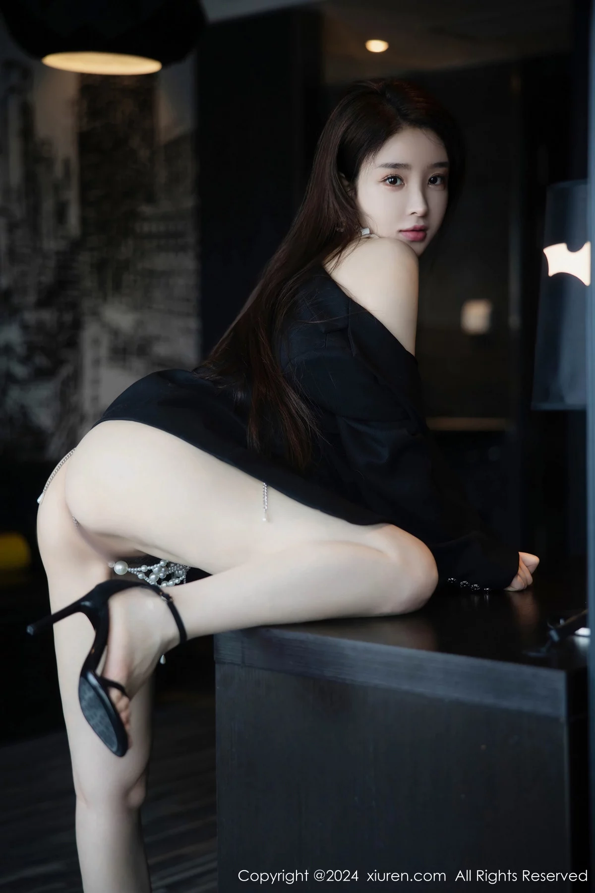 [XiuRen]高清写真图 2024.01.10 No.7939 雨儿baby 美腿妩媚