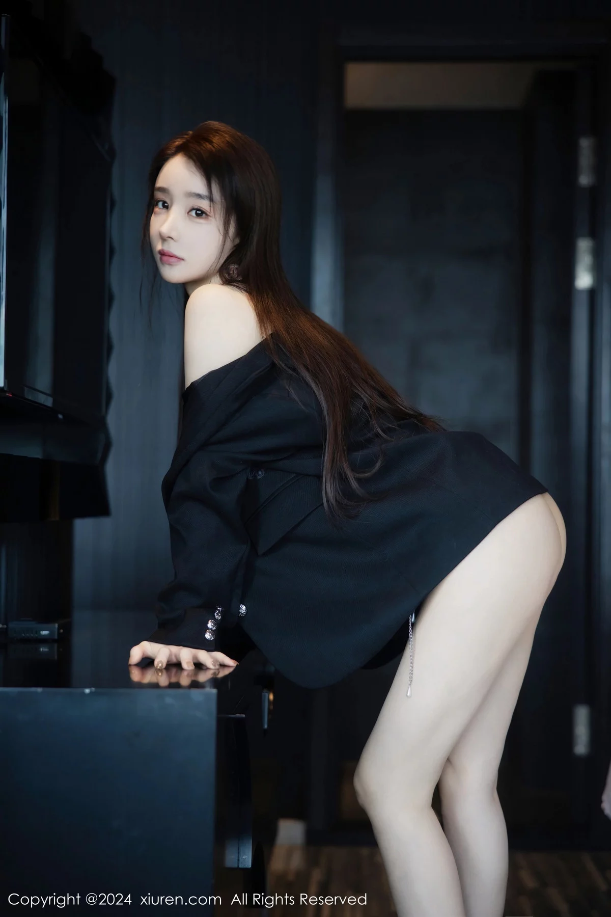 [XiuRen]高清写真图 2024.01.10 No.7939 雨儿baby 美腿妩媚