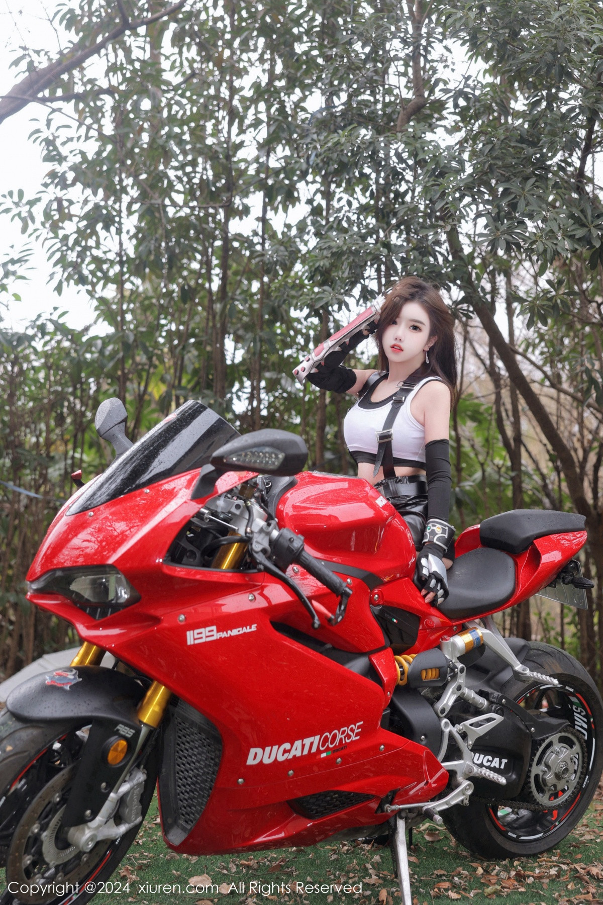[XiuRen]高清写真图 2024.01.16 No.7969 小薯条nienie 摩托车美腿