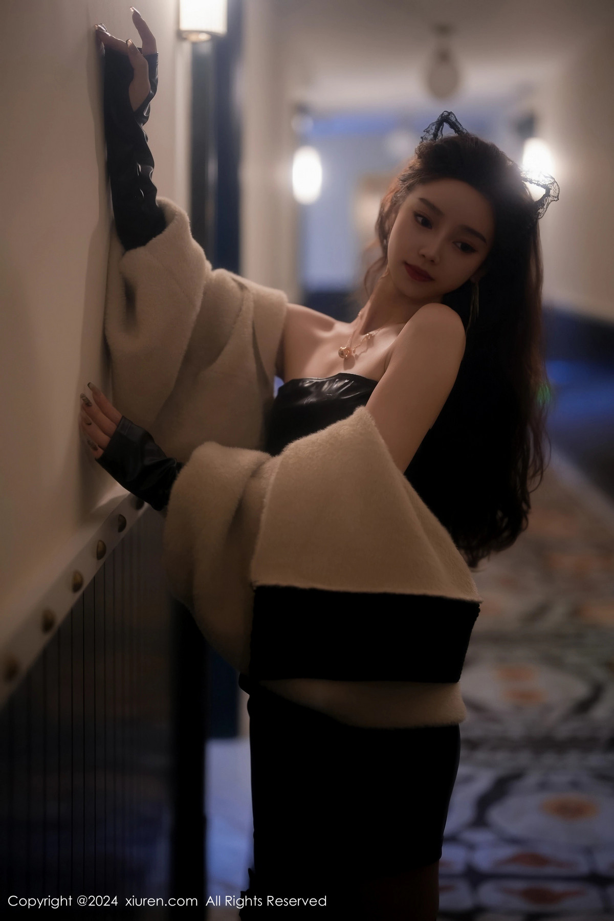 [XiuRen]高清写真图 2024.02.01 No.8049 苏曼兮 黑丝美腿