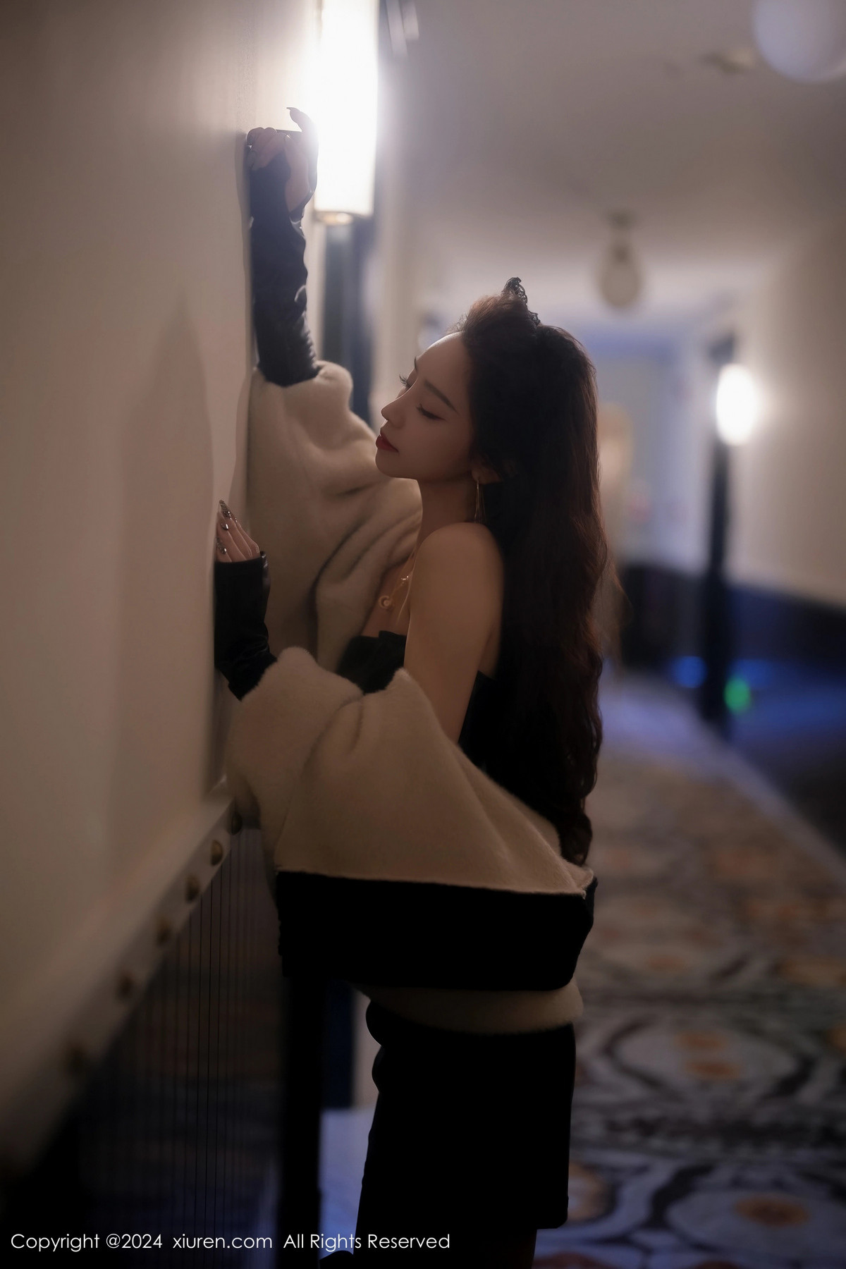 [XiuRen]高清写真图 2024.02.01 No.8049 苏曼兮 黑丝美腿