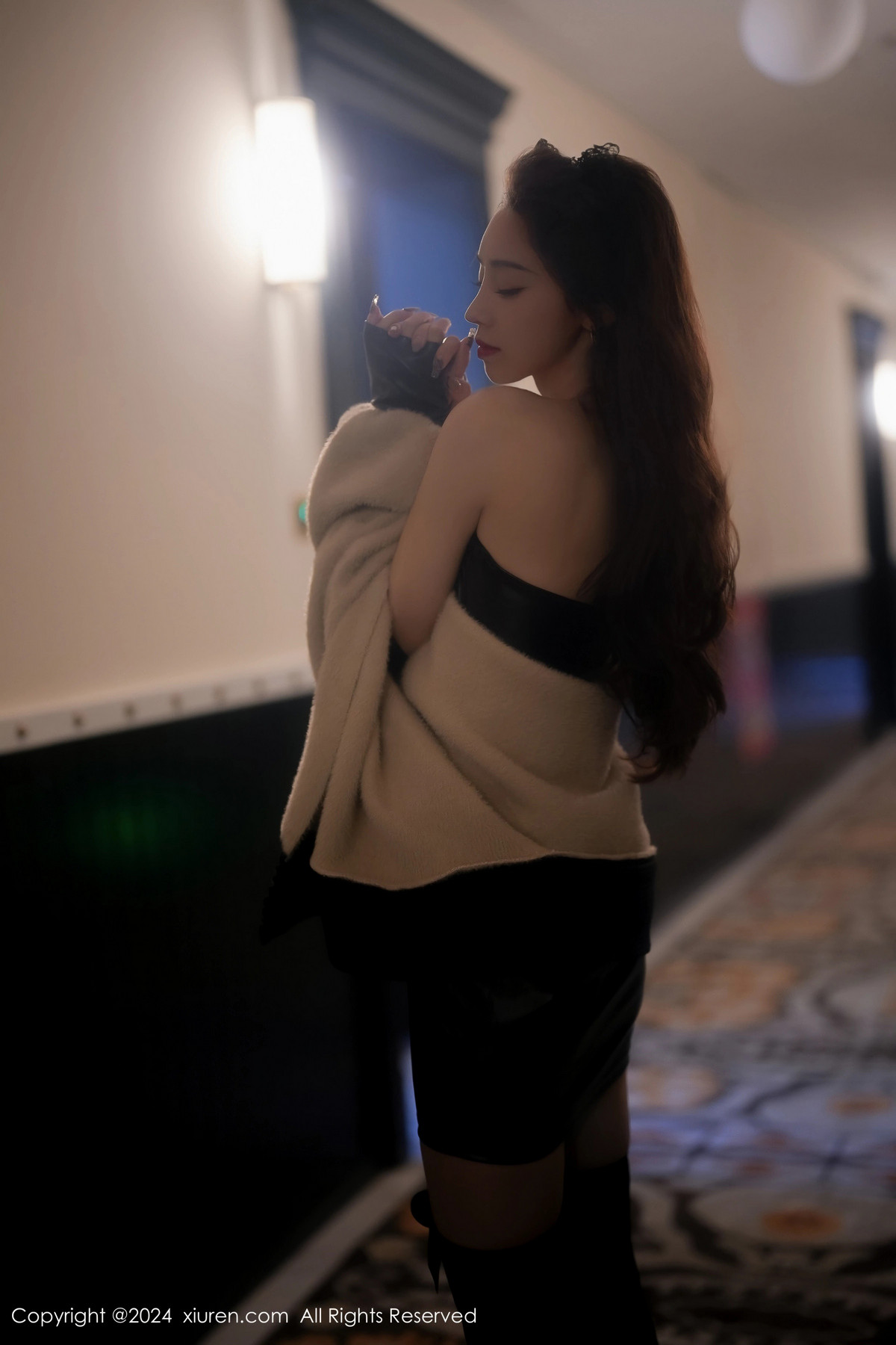[XiuRen]高清写真图 2024.02.01 No.8049 苏曼兮 黑丝美腿